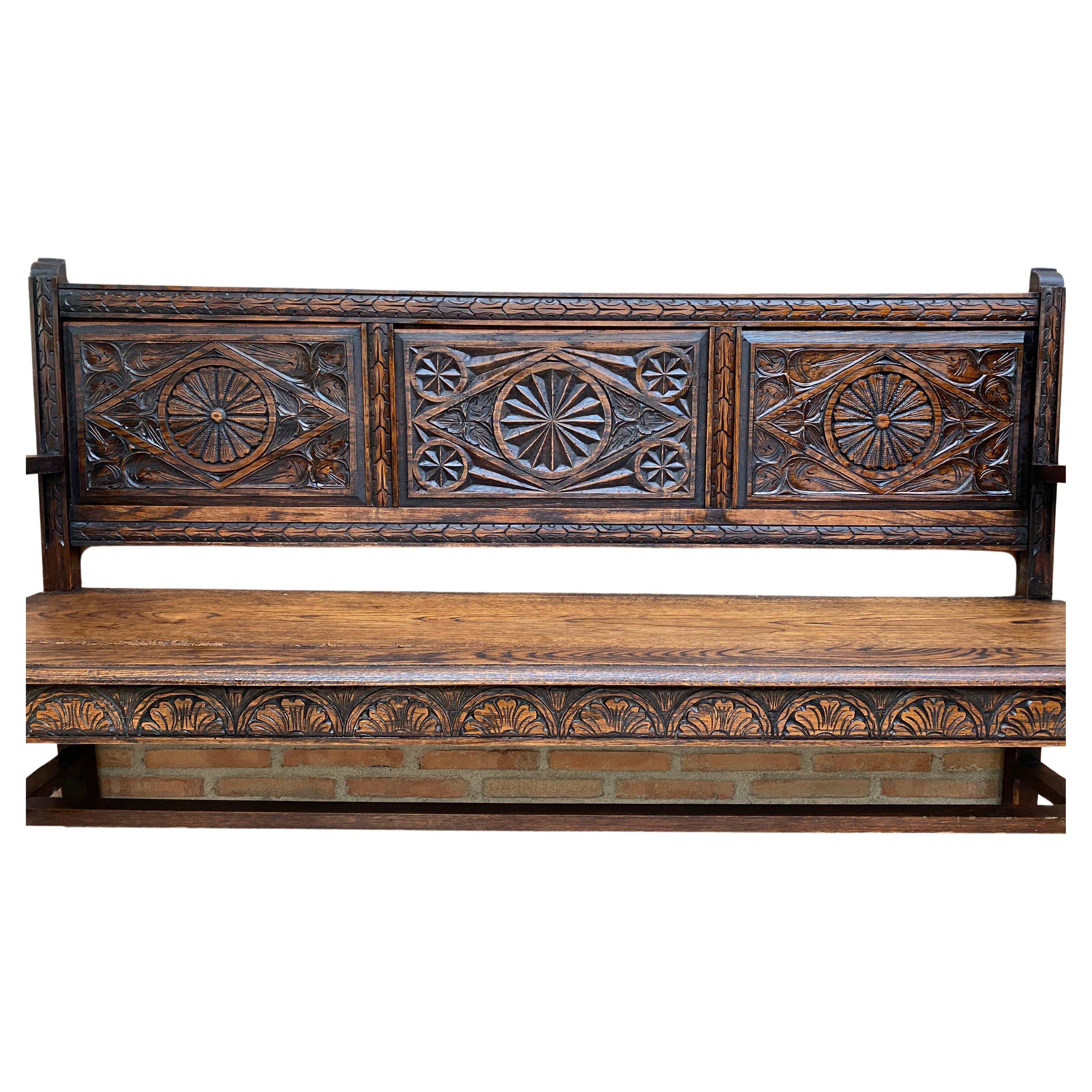 Precious period French walnut bench hand carved on the back and on the skirt.
Its measurements are for 4 people.
It is ideal to place it in the hall of your house and thus give it a touch of distinction.