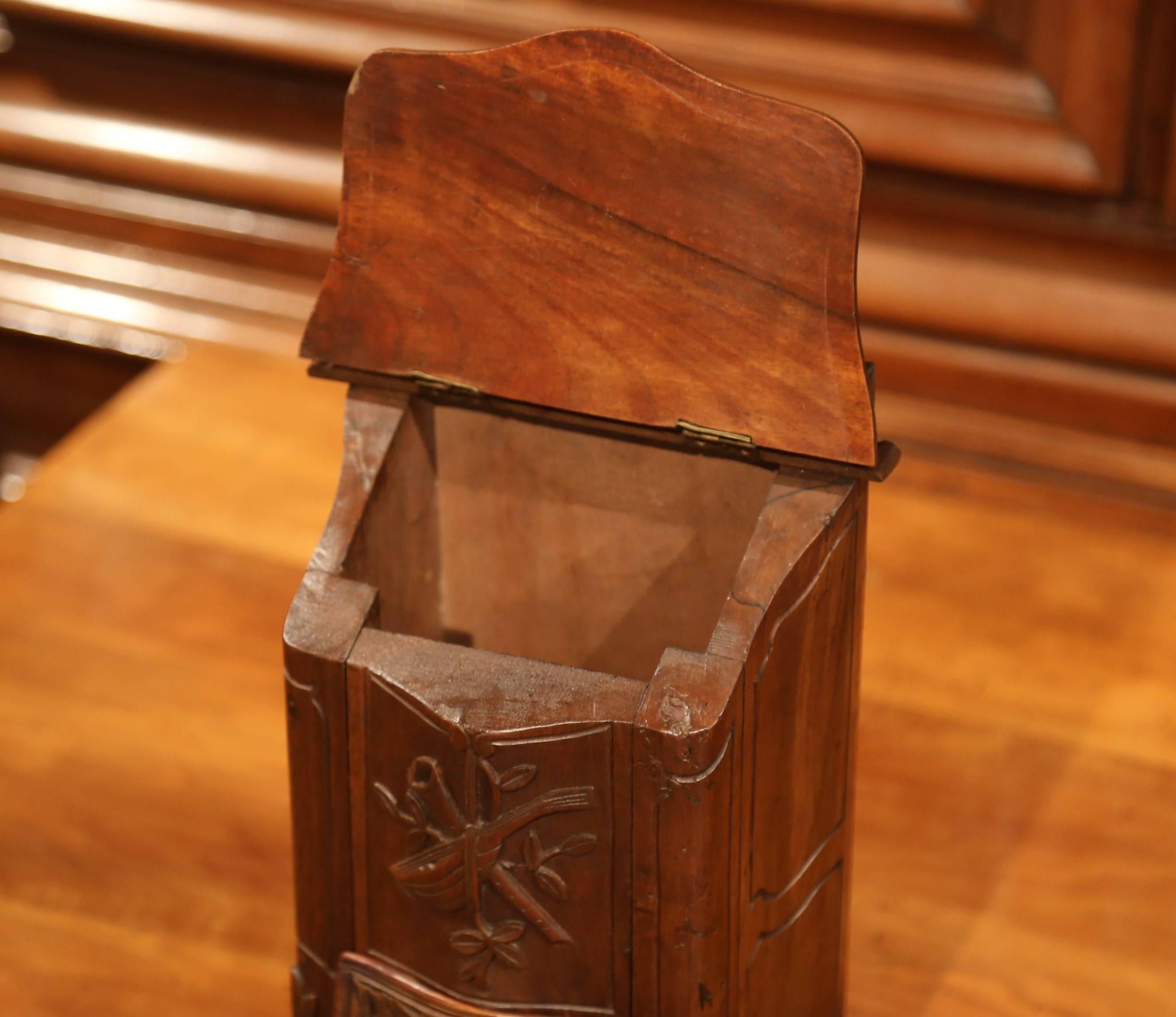 Early 20th Century French Carved Walnut Salt Box from Provence In Excellent Condition In Dallas, TX
