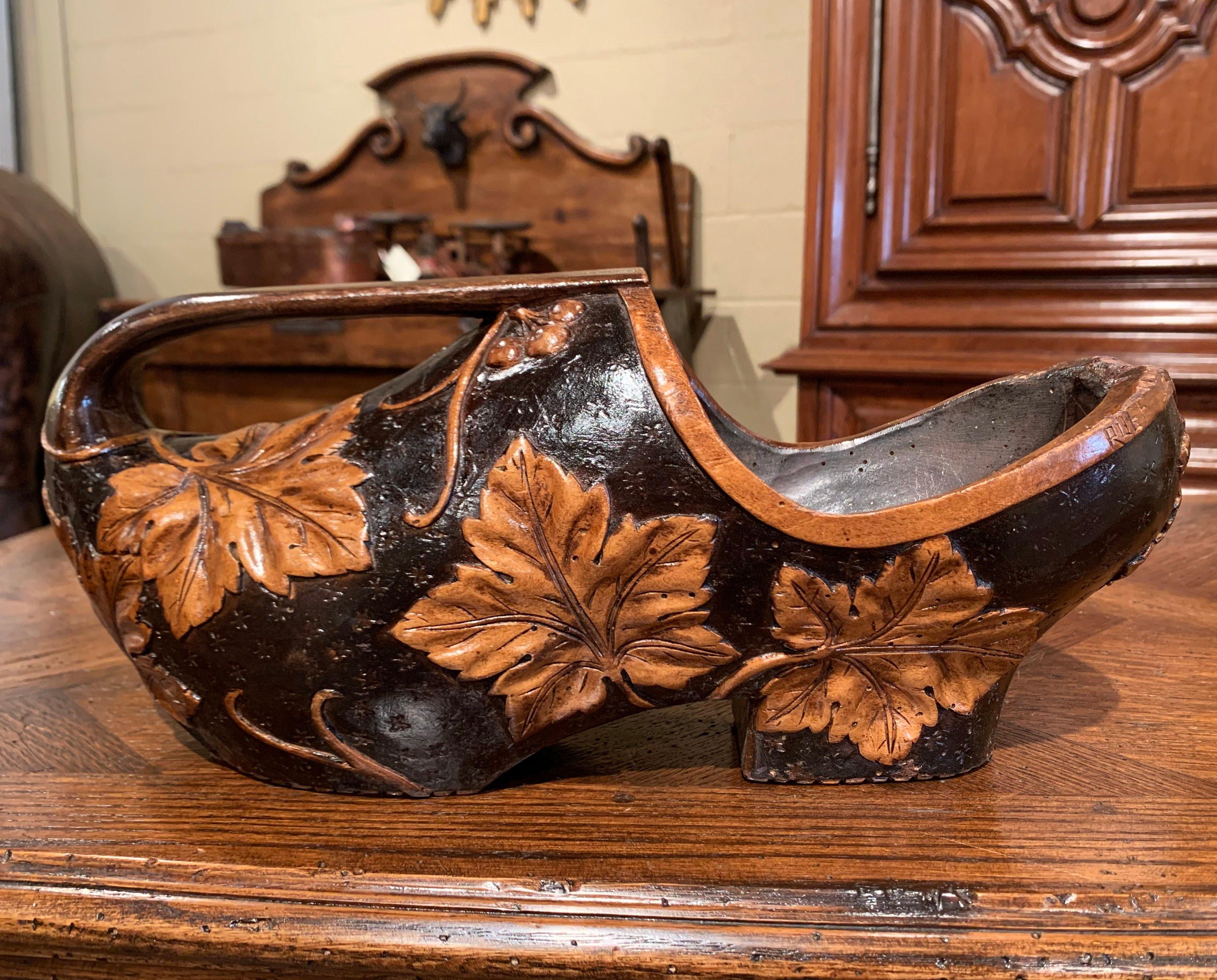 Early 20th Century French Carved Walnut Wine Bottle Holder Clog with Vine Decor In Excellent Condition For Sale In Dallas, TX