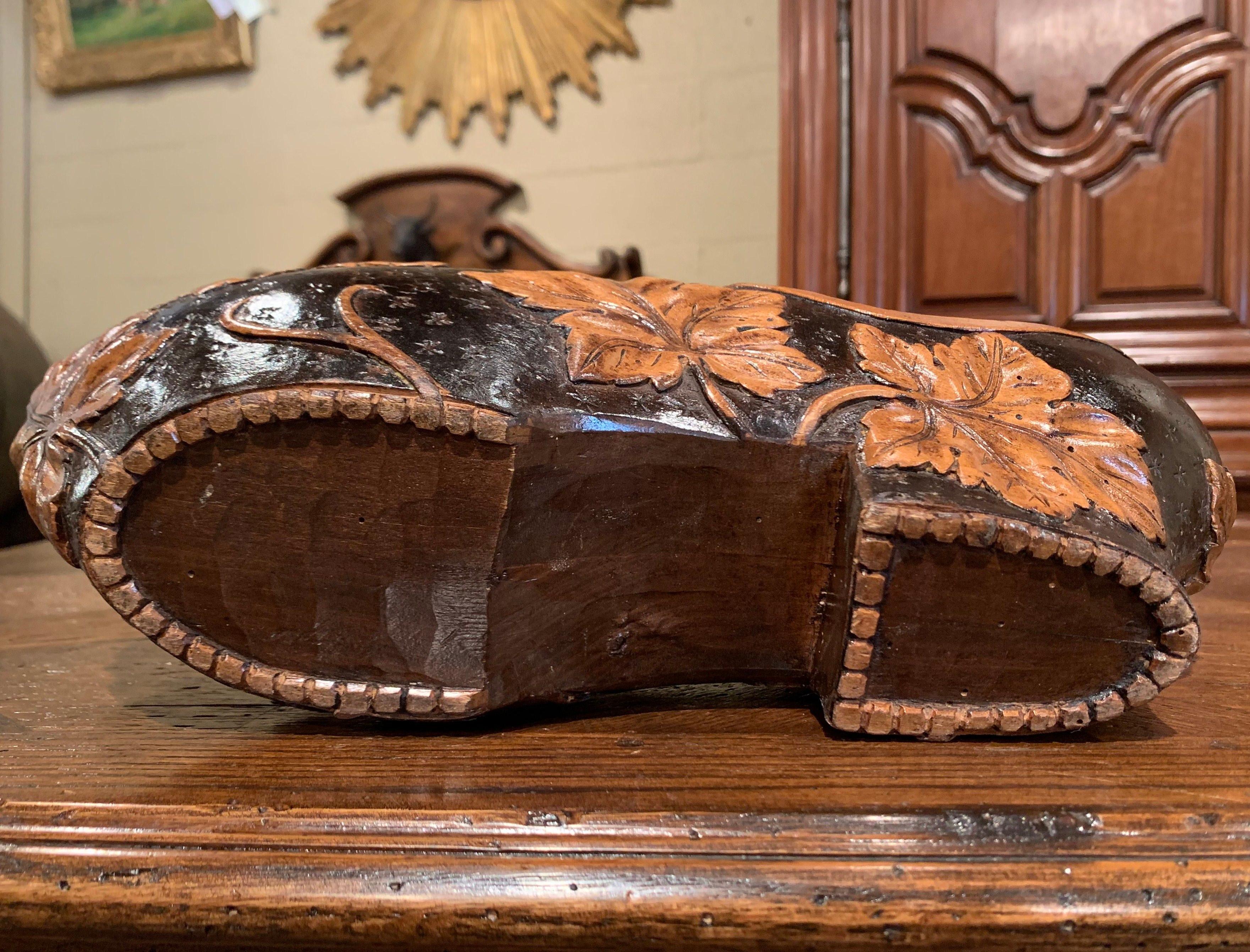 Early 20th Century French Carved Walnut Wine Bottle Holder Clog with Vine Decor For Sale 3