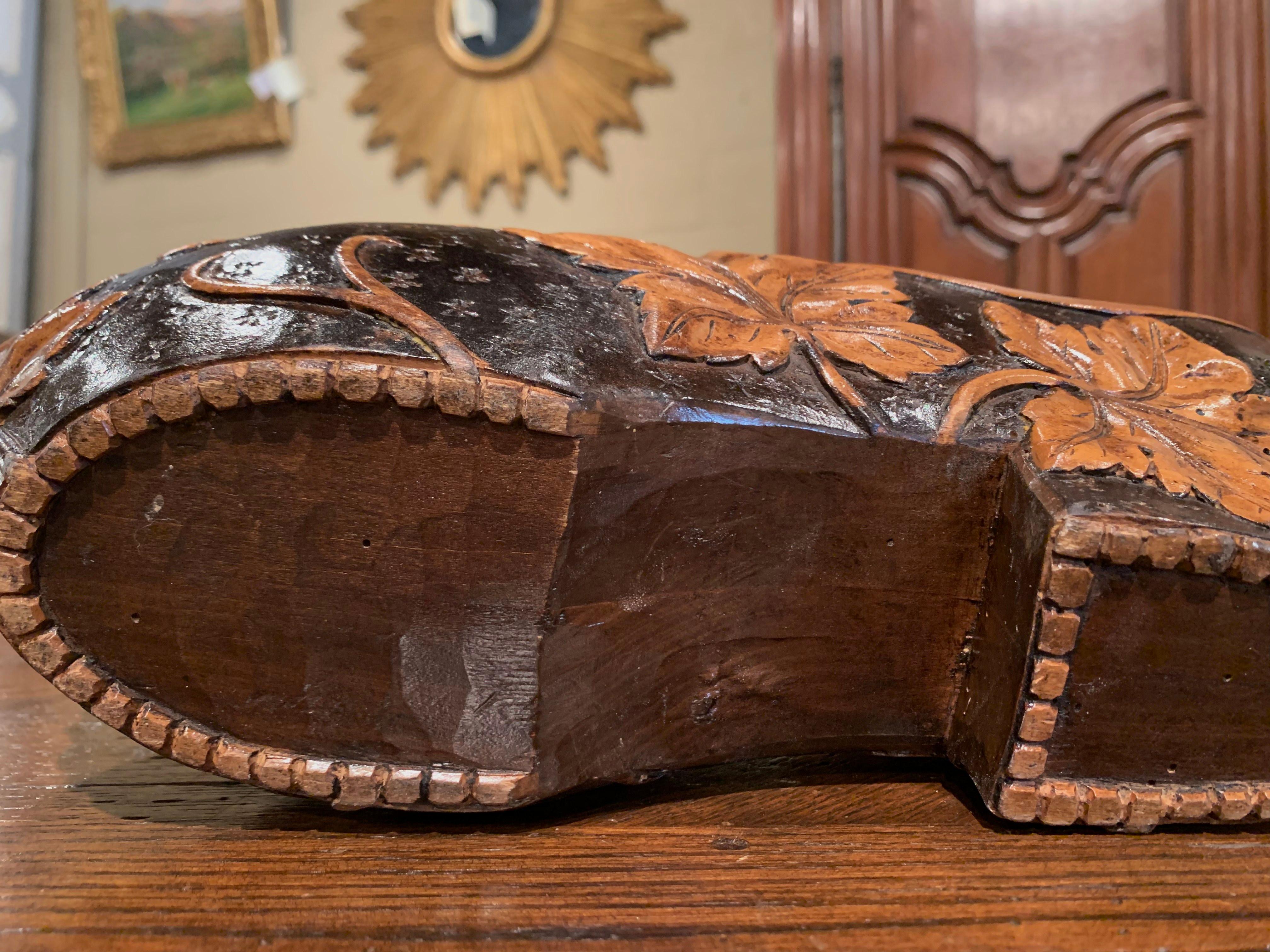 Early 20th Century French Carved Walnut Wine Bottle Holder Clog with Vine Decor For Sale 4