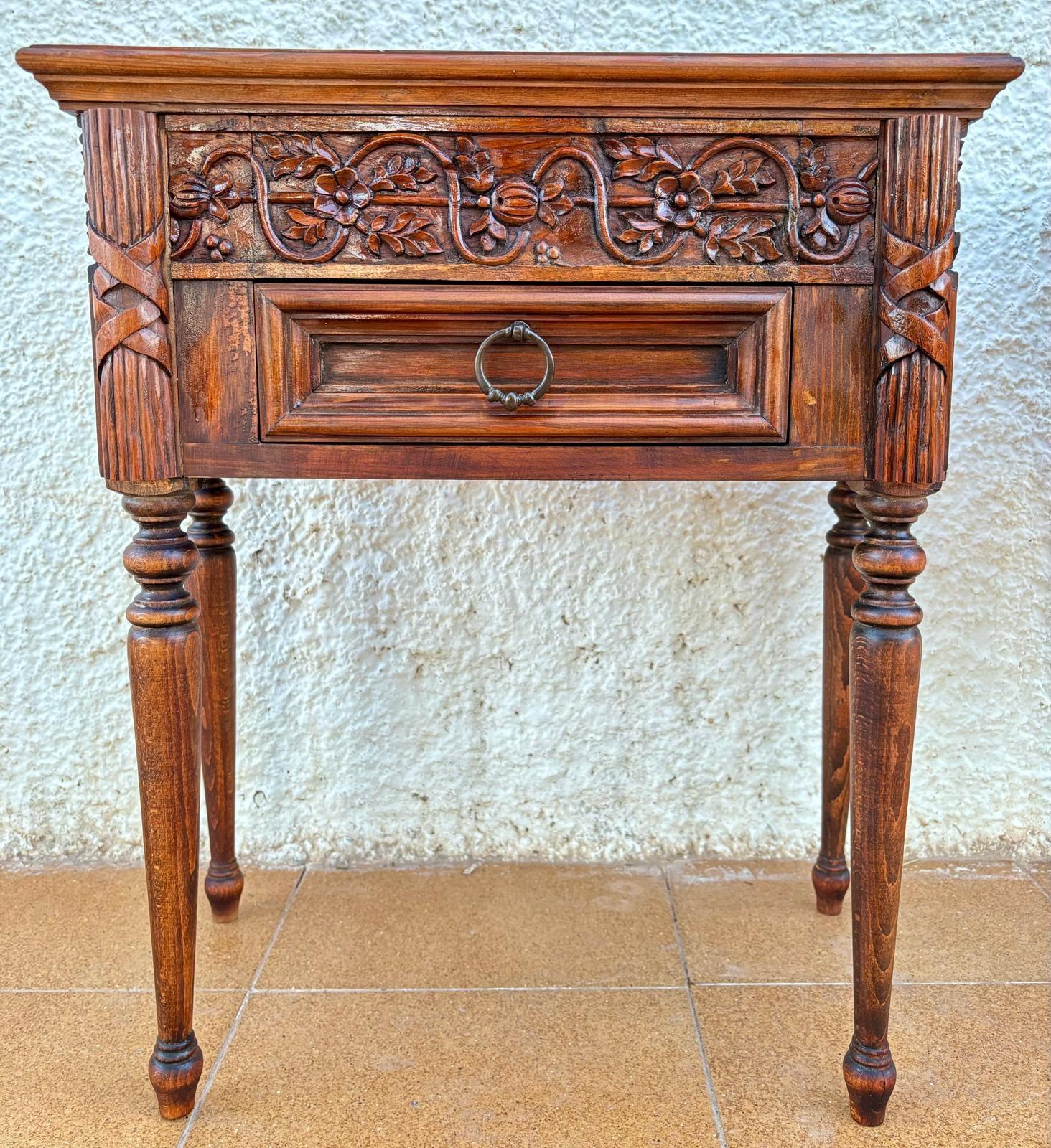 Tables de nuit en bois sculpté du début du 20e siècle, 1940, ensemble de 2 en vente 2