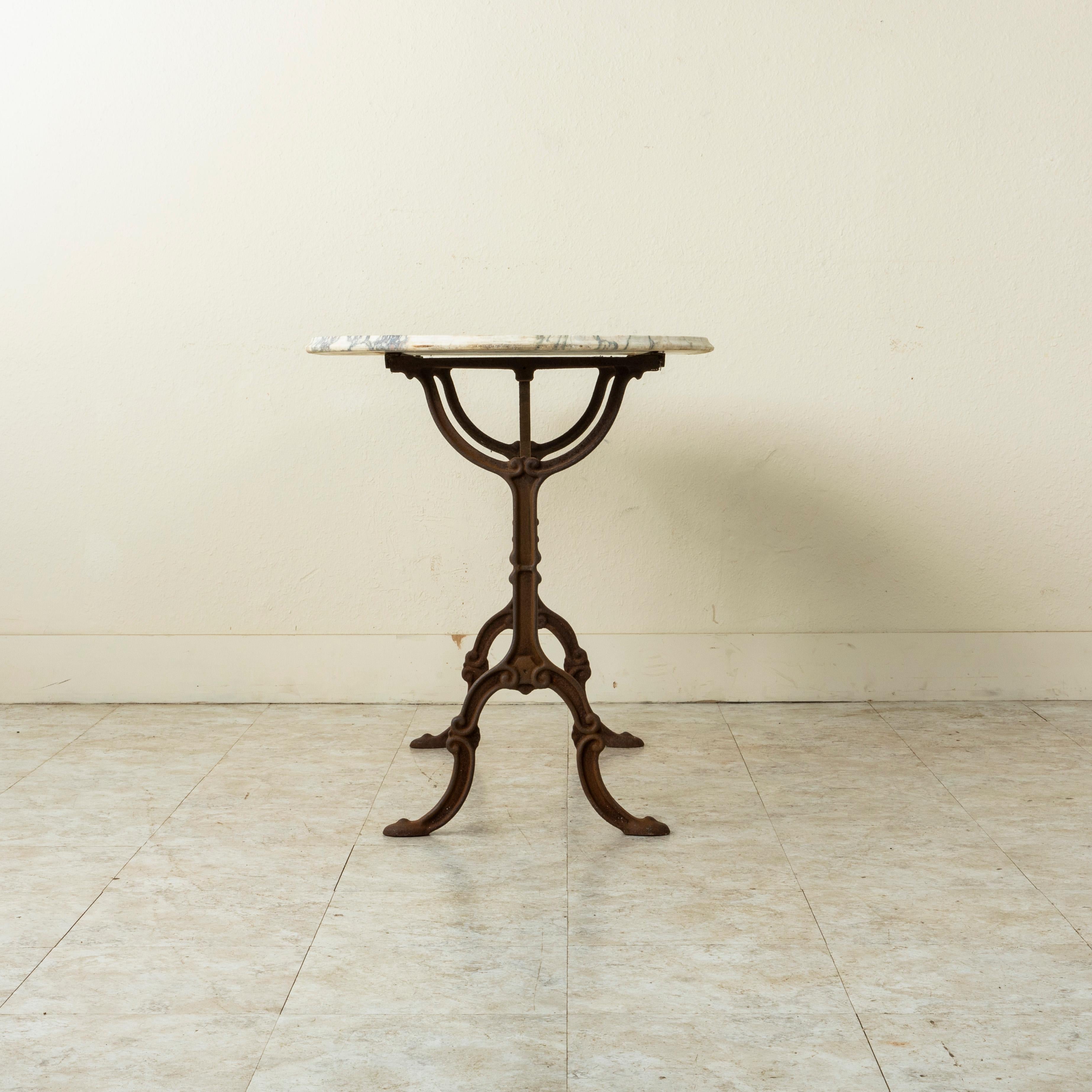 Early 20th Century French Cast Iron and Beveled Oval Marble Bistro Table In Good Condition In Fayetteville, AR