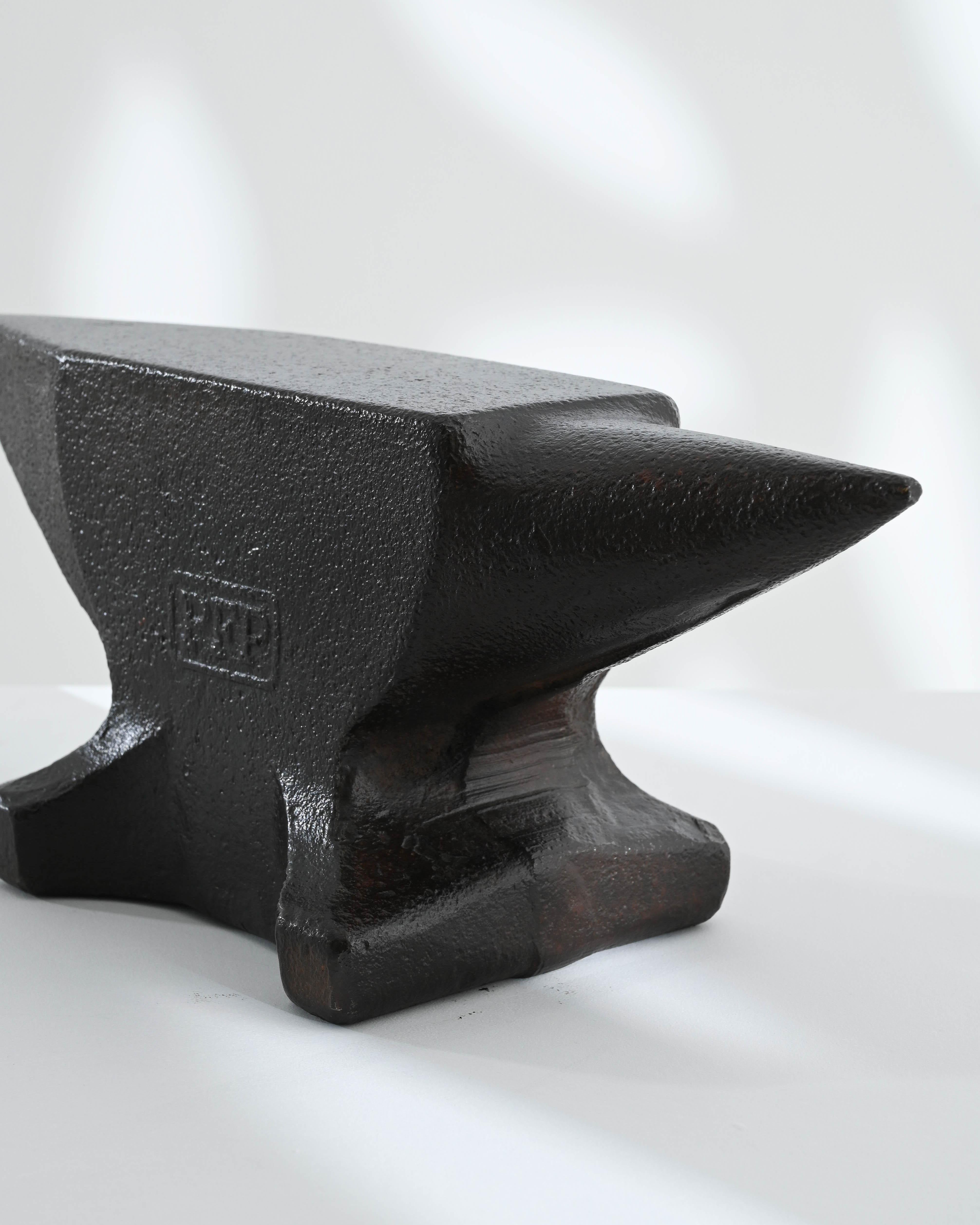 Early 20th Century French Cast Iron Anvil For Sale 2