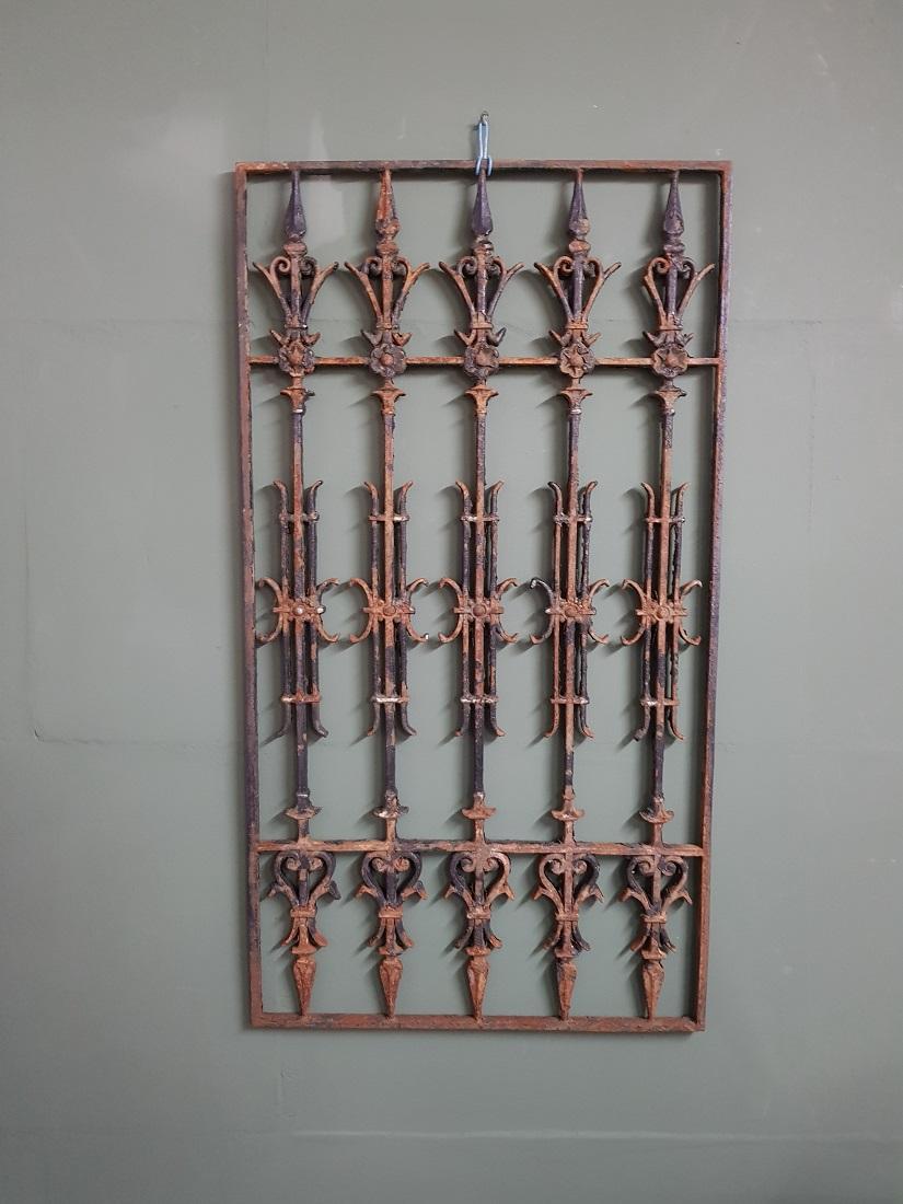 Old French cast-iron double-sided door fencing or grid, the interior of which is in the form of arrows, early 20th century. 

The measurements are,
Depth 2 cm/ 0.7 inch.
Width 60.5 cm/ 23.8 inch.
Height 110.5 cm/ 43.5 inch.