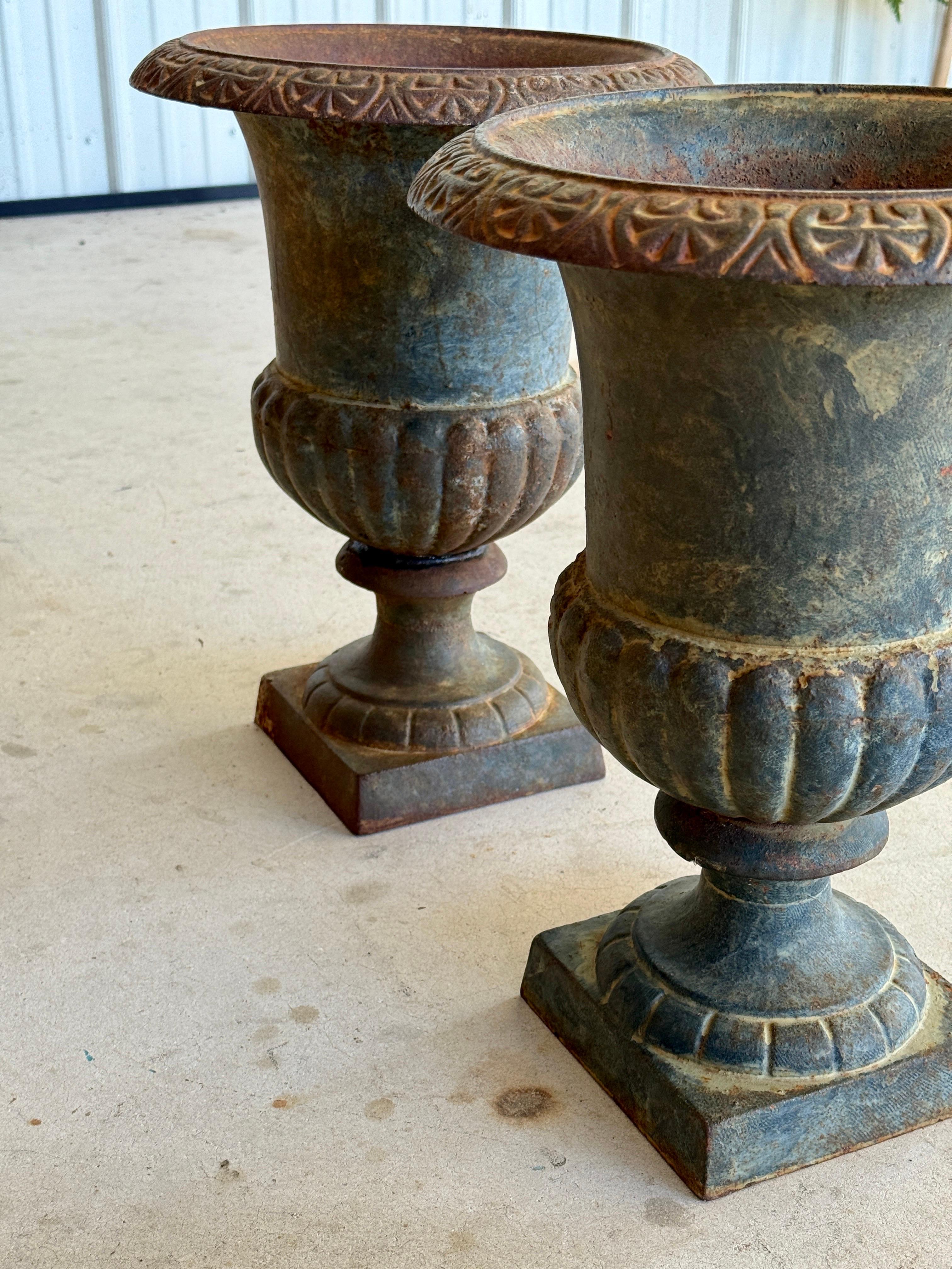 Fioriere medicee in ghisa dei primi del Novecento - Coppia in vendita 9
