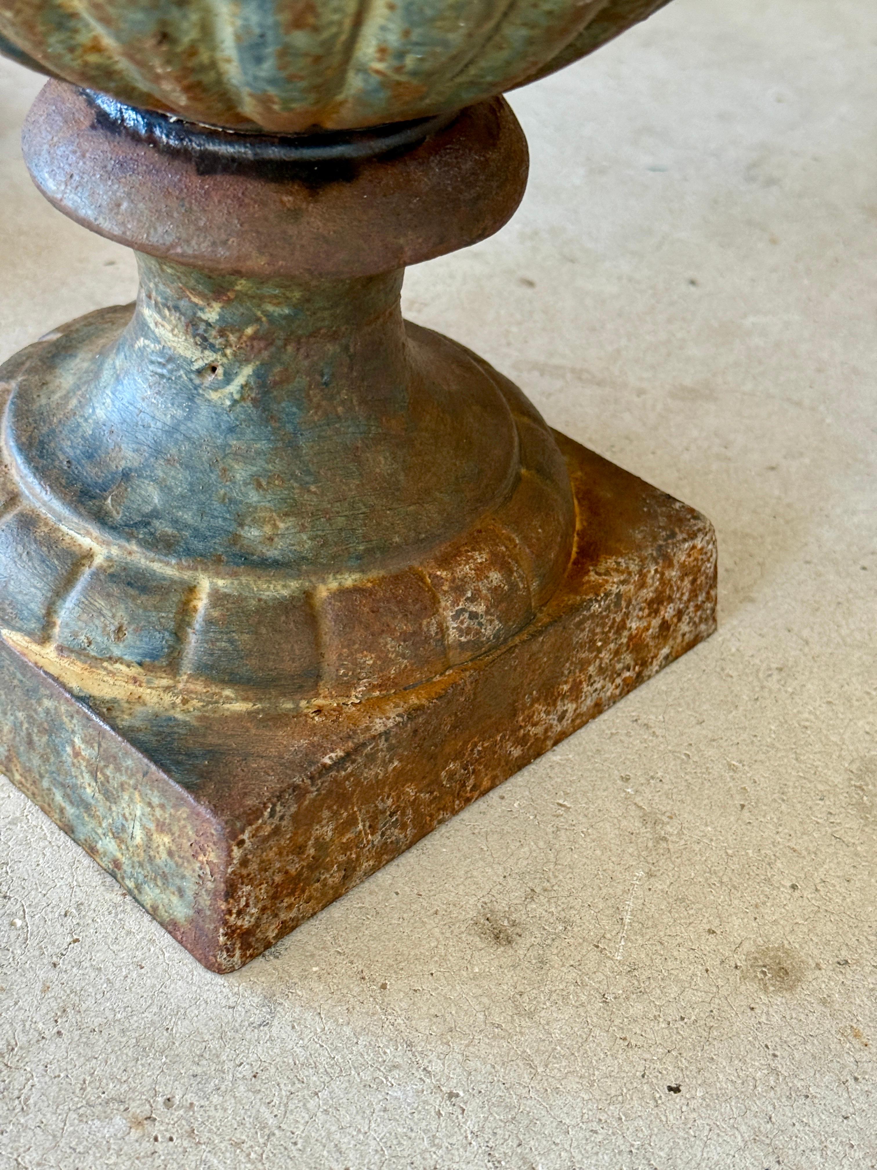 Fioriere medicee in ghisa dei primi del Novecento - Coppia in vendita 2