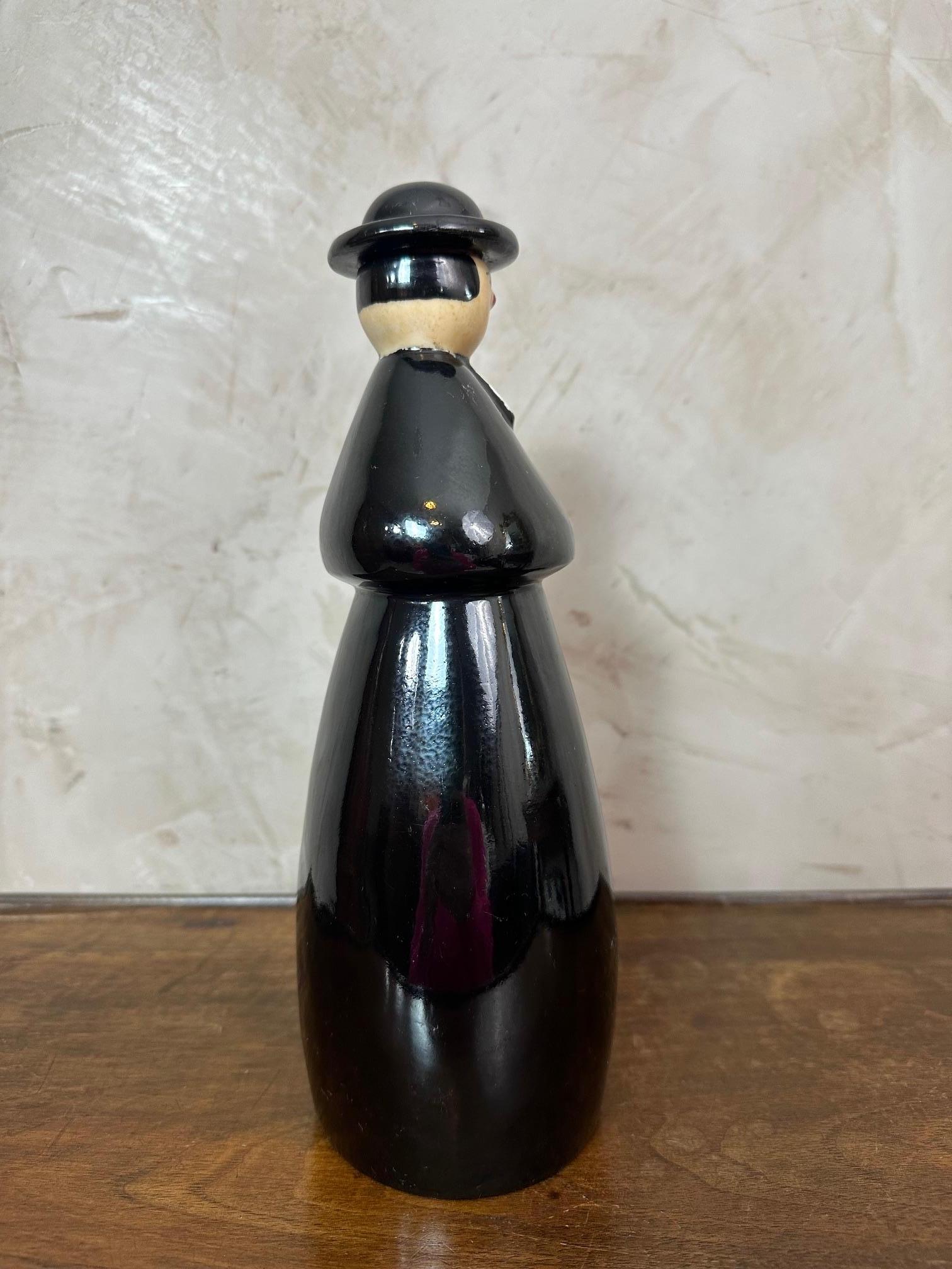 Anfang des 20. Jahrhunderts Französische Keramikflasche eines Priesters Signiert ROBJ, 1900er Jahre im Angebot 1