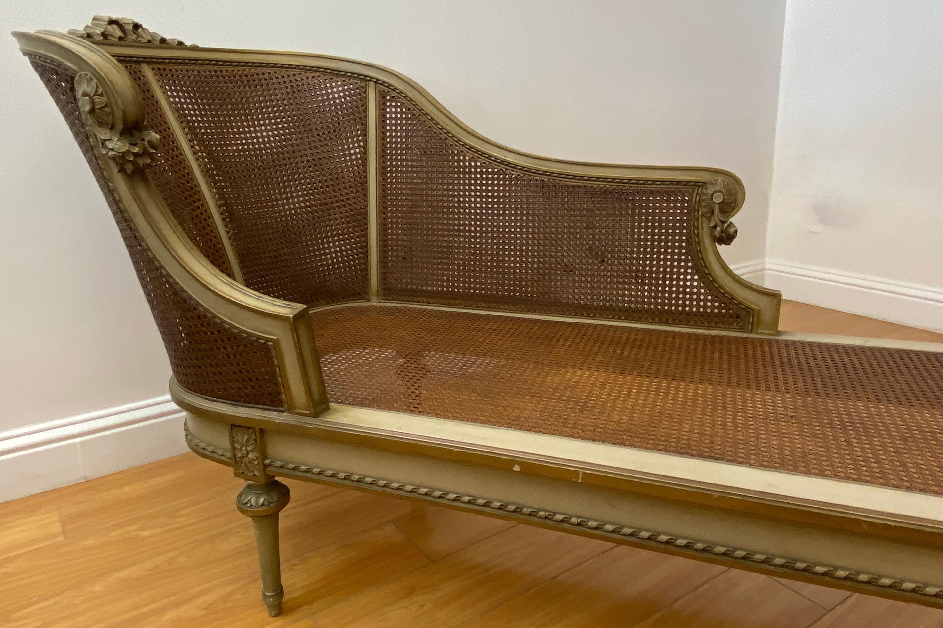Early 20th Century French Chaise with Restored Caning In Good Condition In San Francisco, CA