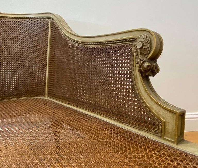 Early 20th Century French Chaise with Restored Caning For Sale 1