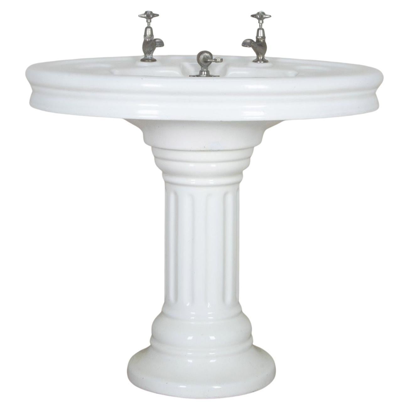 Französisches Chateau-Waschbecken auf Sockel aus dem frühen 20.