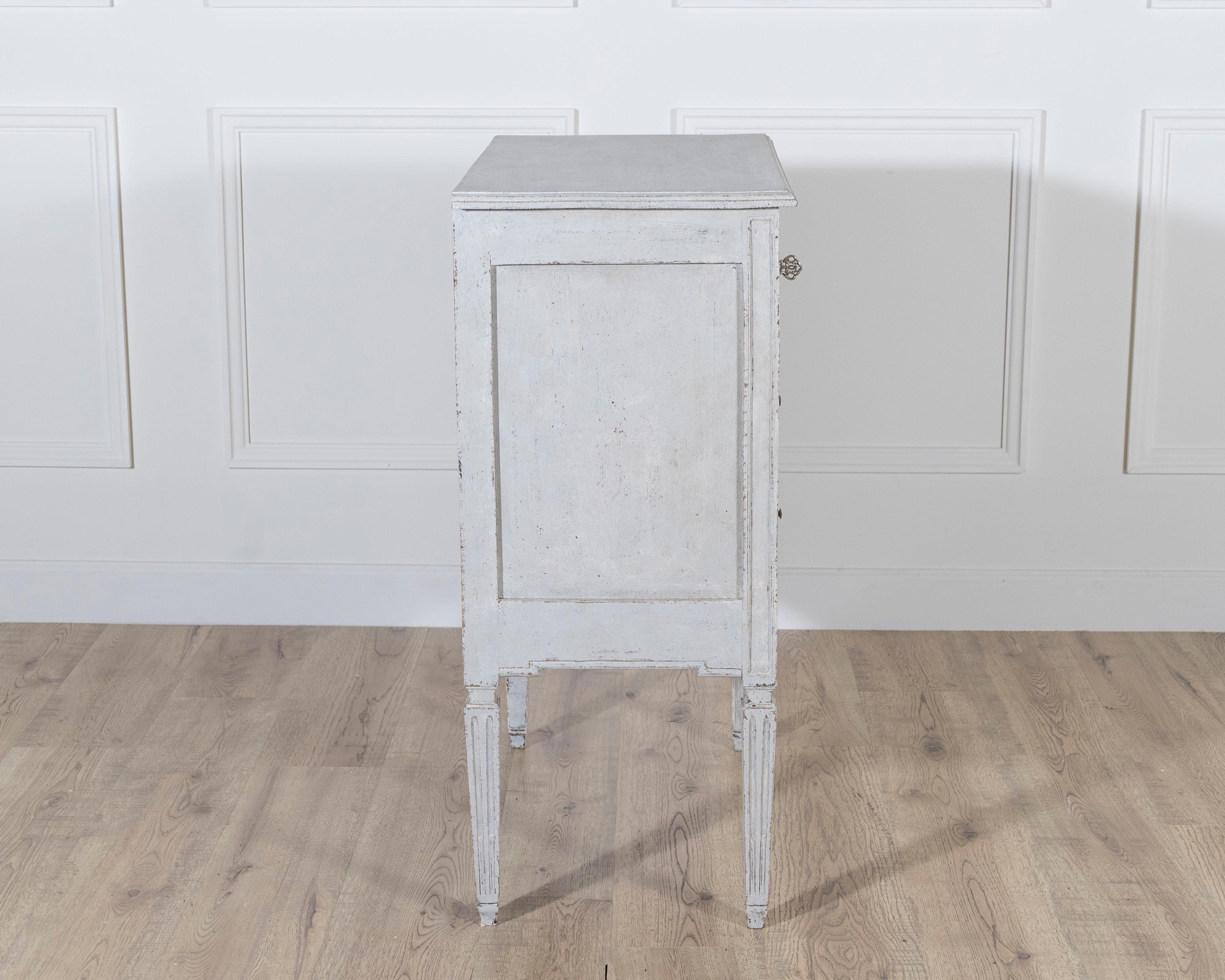 Early 20th Century French Chest of Drawers with Exceptional Craftsmanship For Sale 5