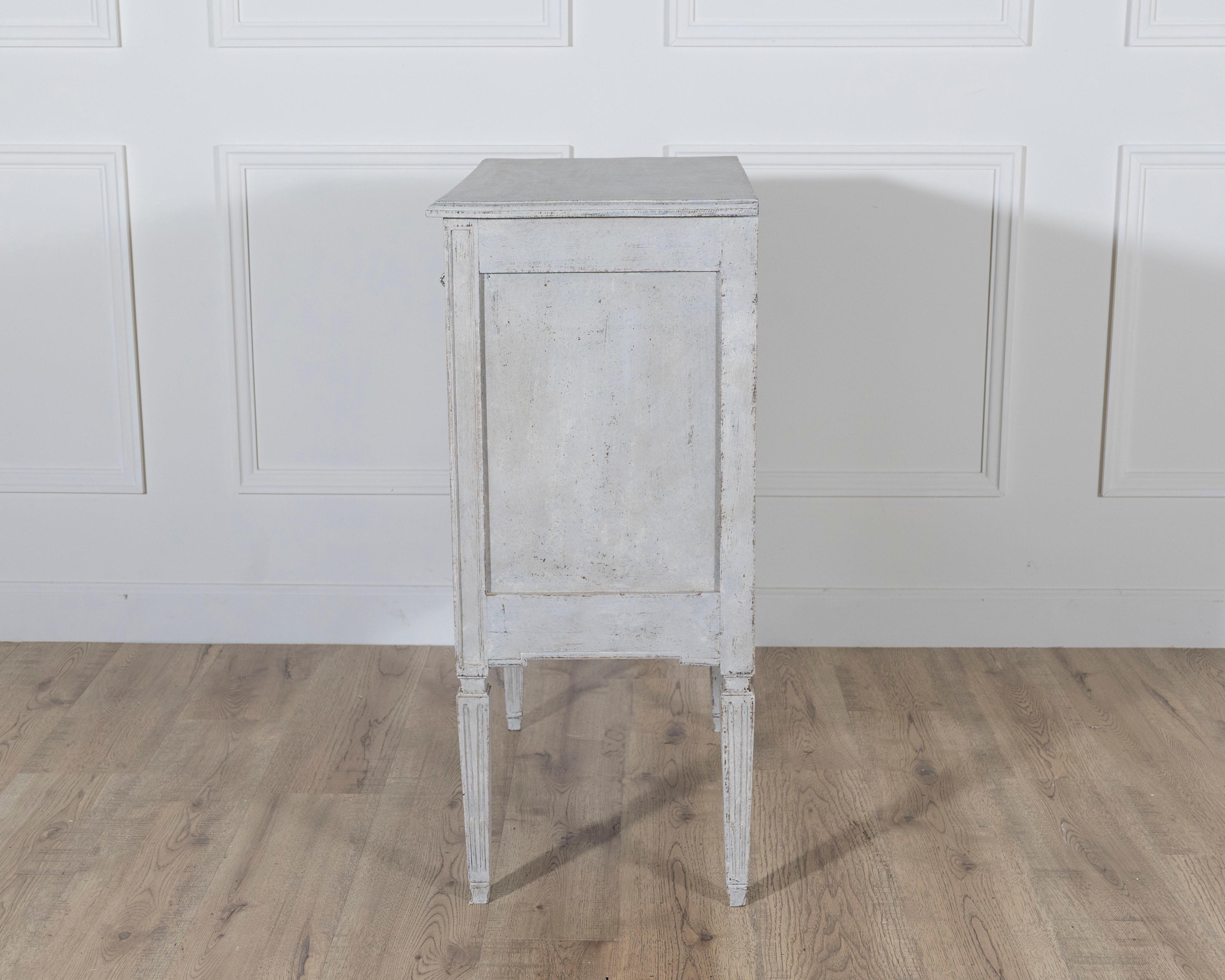 Early 20th Century French Chest of Drawers with Exceptional Craftsmanship For Sale 7