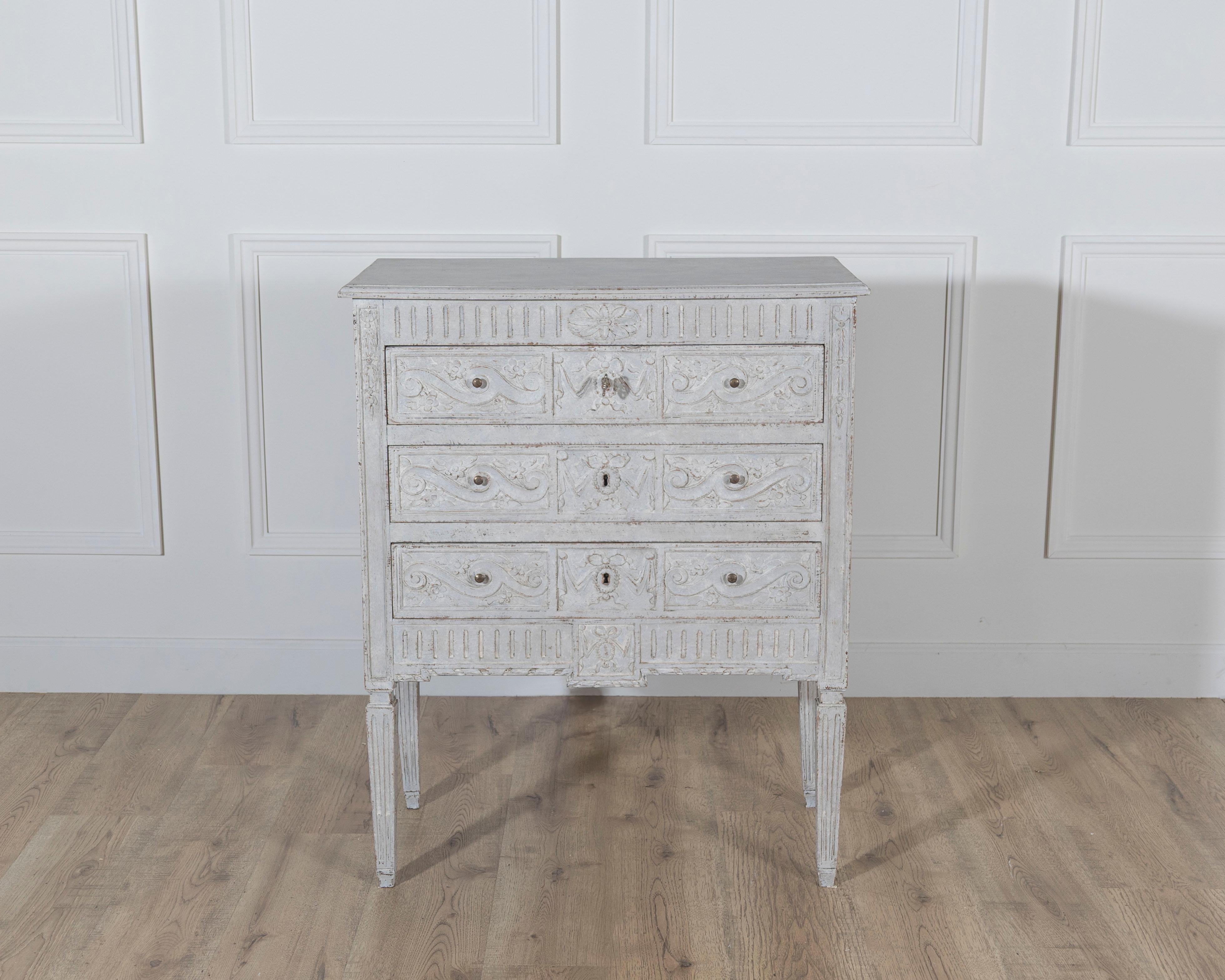 A refined French chest of drawers from the early 20th century, this elegant piece exemplifies the timeless craftsmanship and understated luxury of French decorative arts. Constructed in solid wood, it features three full-length drawers fitted with