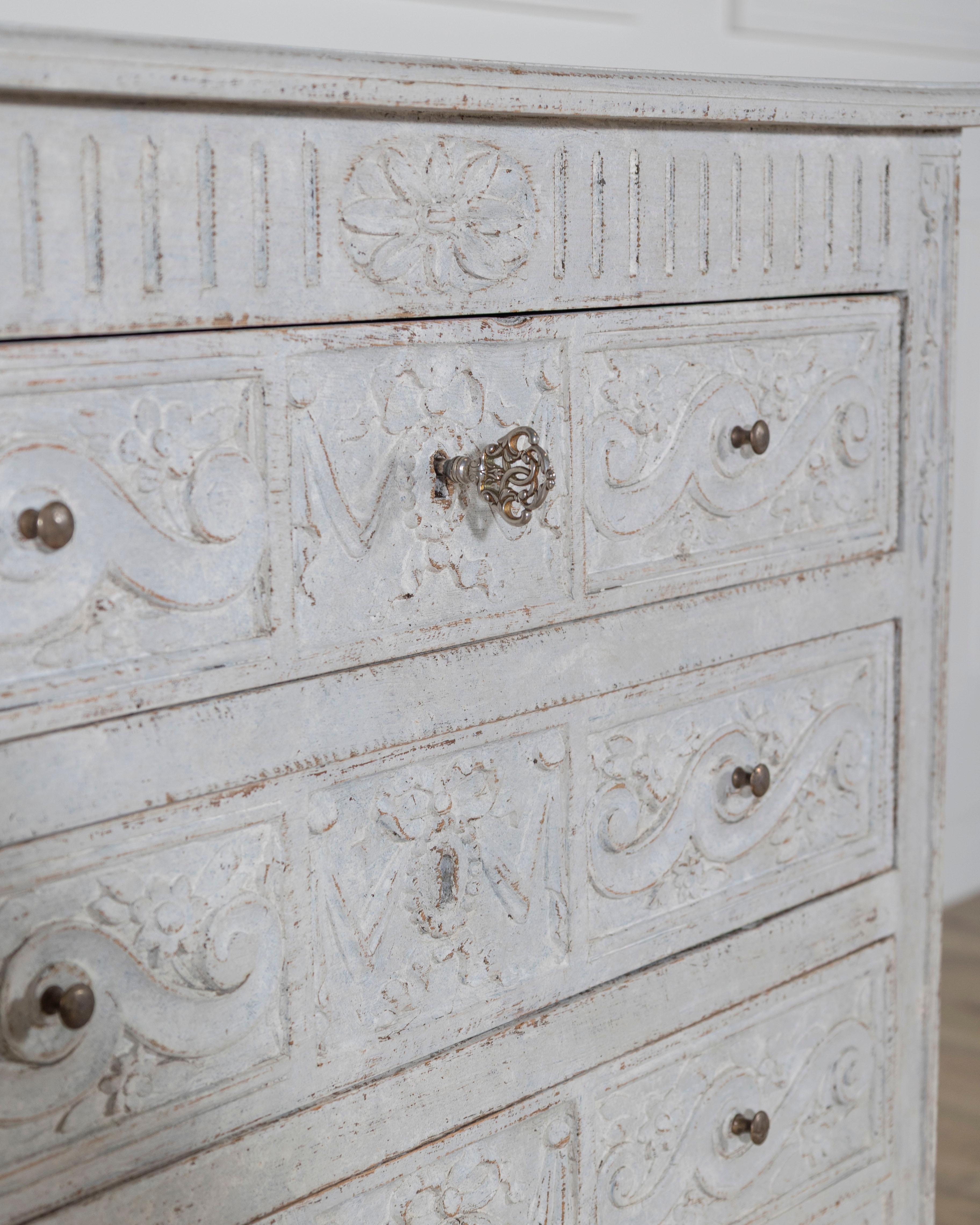 Early 20th Century French Chest of Drawers with Exceptional Craftsmanship In Good Condition For Sale In Atlanta, GA