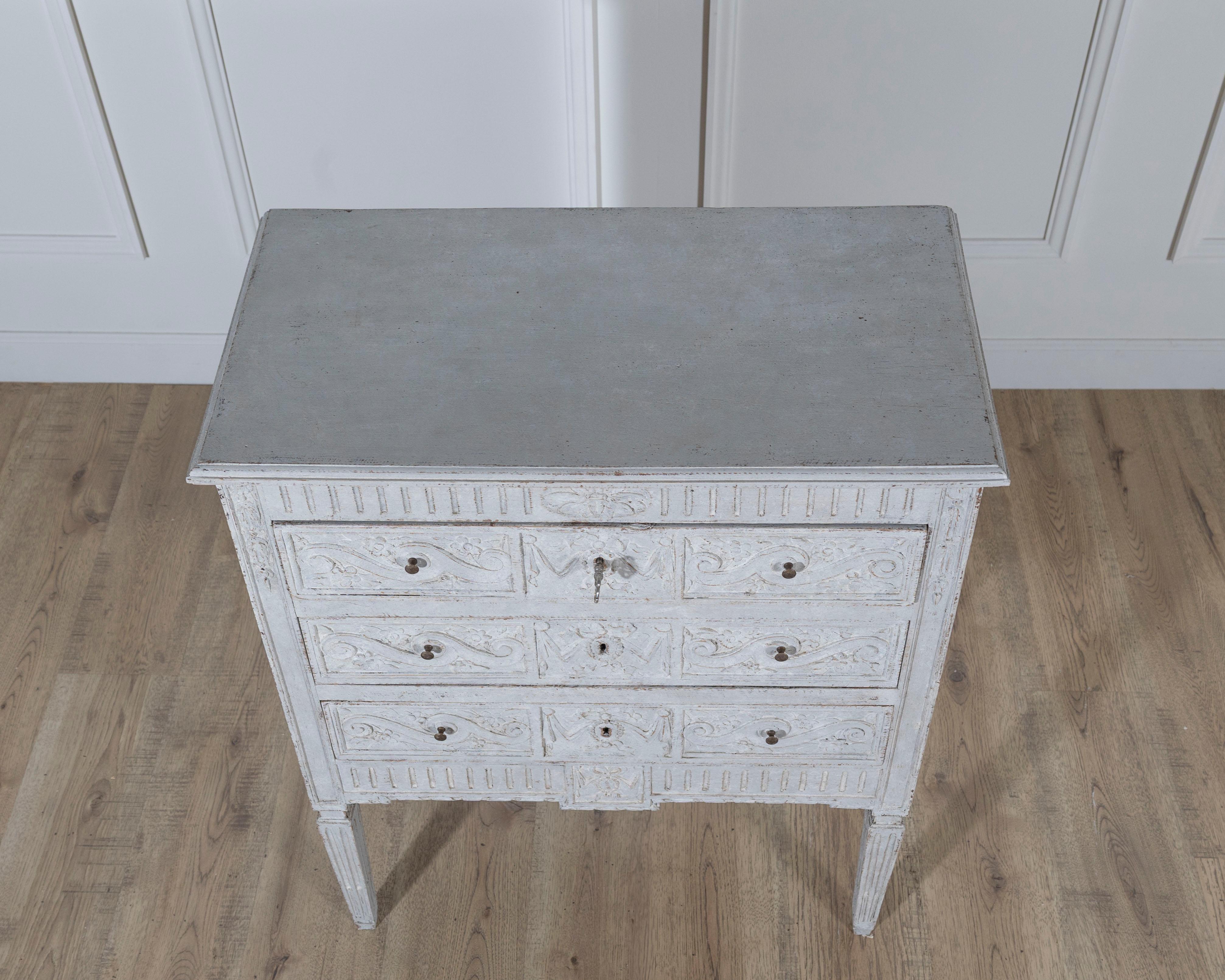 Wood Early 20th Century French Chest of Drawers with Exceptional Craftsmanship For Sale