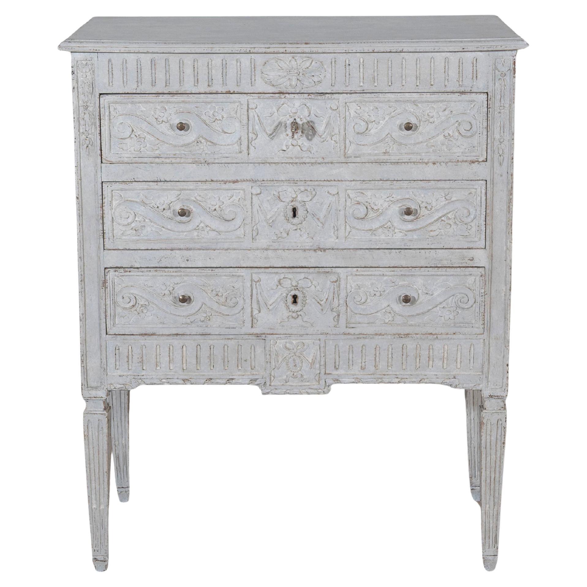Early 20th Century French Chest of Drawers with Exceptional Craftsmanship For Sale