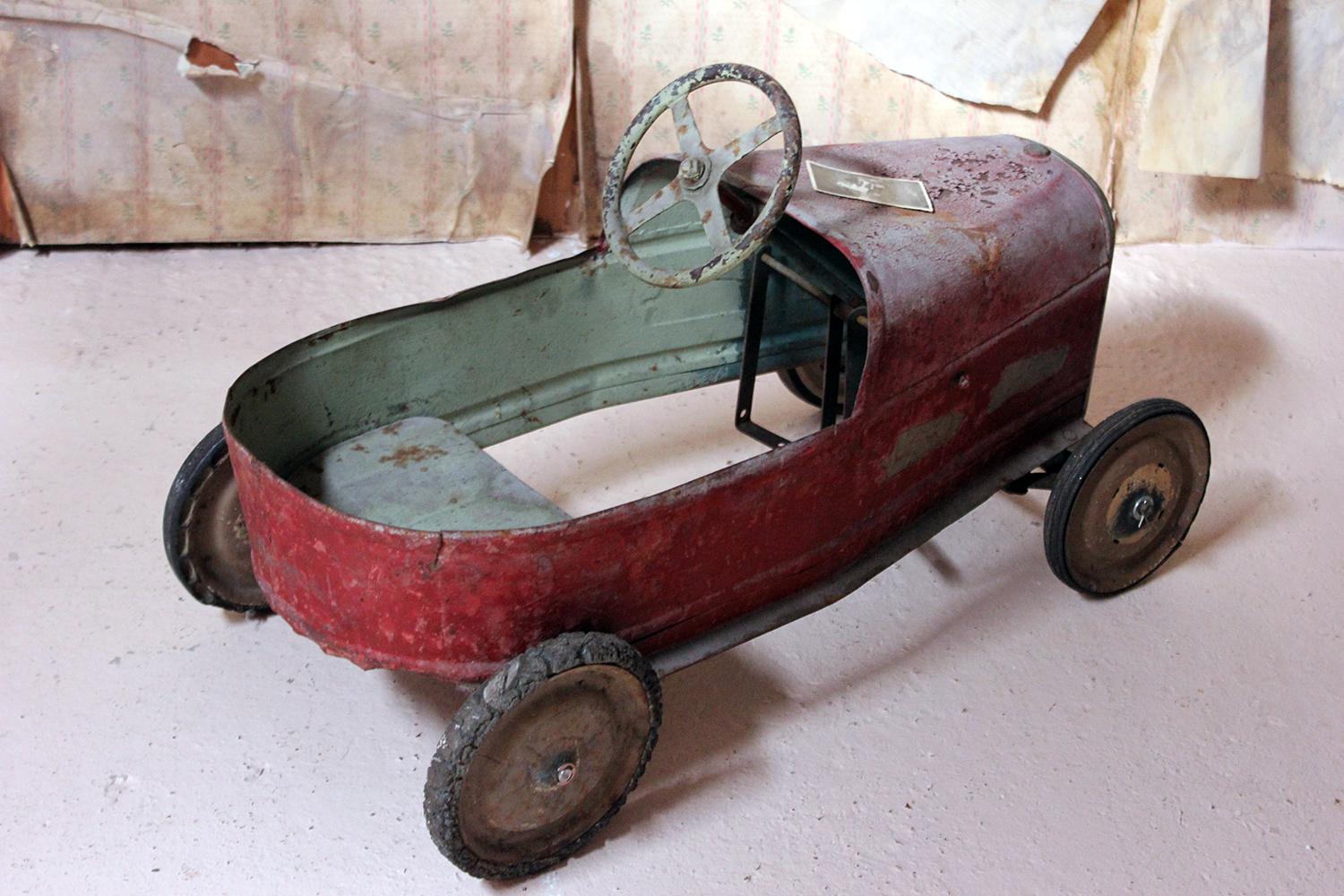 Early 20th Century French Child’s Painted Metal Pedal ‘Special’ Racing Car 8