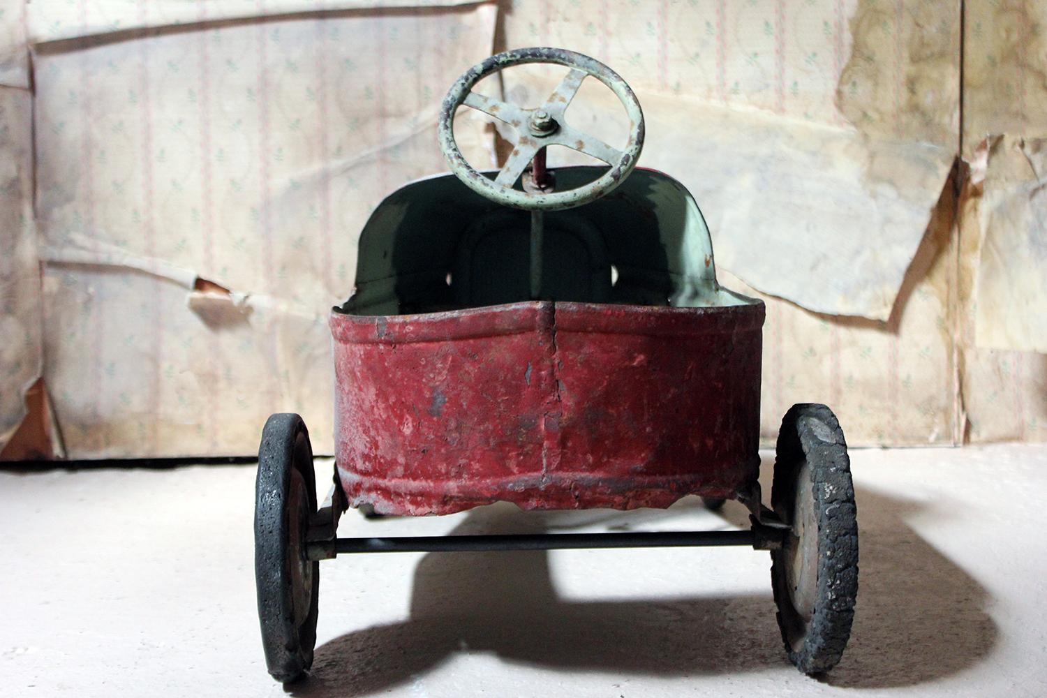 Early 20th Century French Child’s Painted Metal Pedal ‘Special’ Racing Car 9