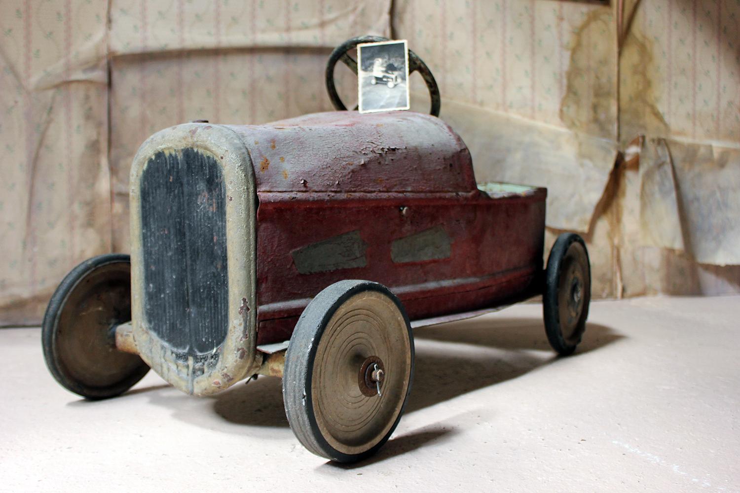 Early 20th Century French Child’s Painted Metal Pedal ‘Special’ Racing Car 10