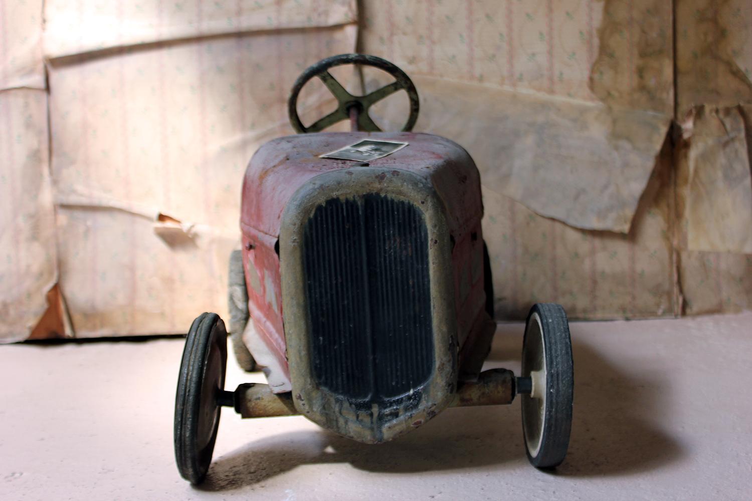 Early 20th Century French Child’s Painted Metal Pedal ‘Special’ Racing Car 11