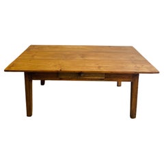 Mesa baja francesa de principios del siglo XX con cajón