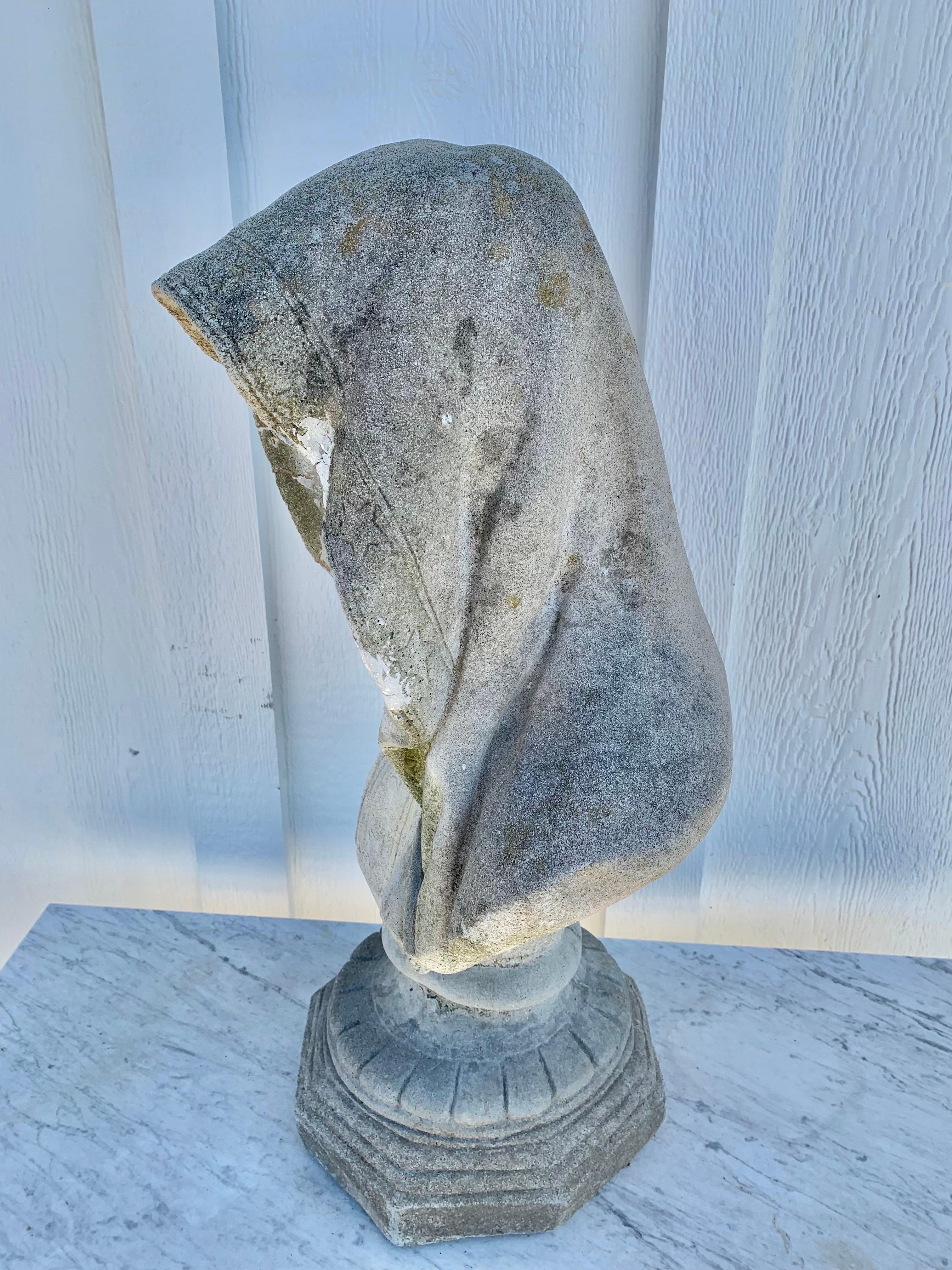Französische Madonna-Büstenstatue aus Beton des frühen 20. Jahrhunderts im Angebot 6
