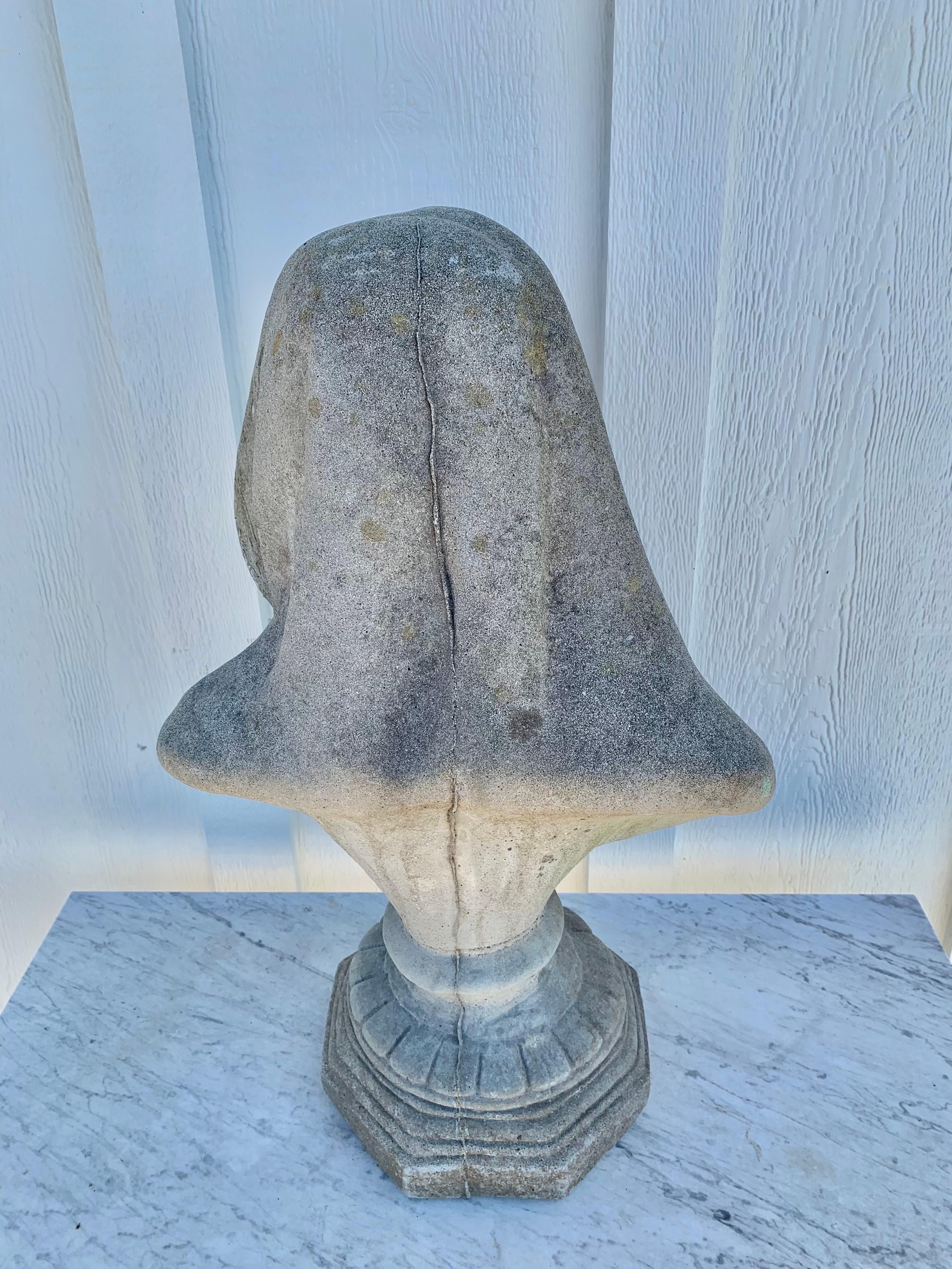 Französische Madonna-Büstenstatue aus Beton des frühen 20. Jahrhunderts im Angebot 7