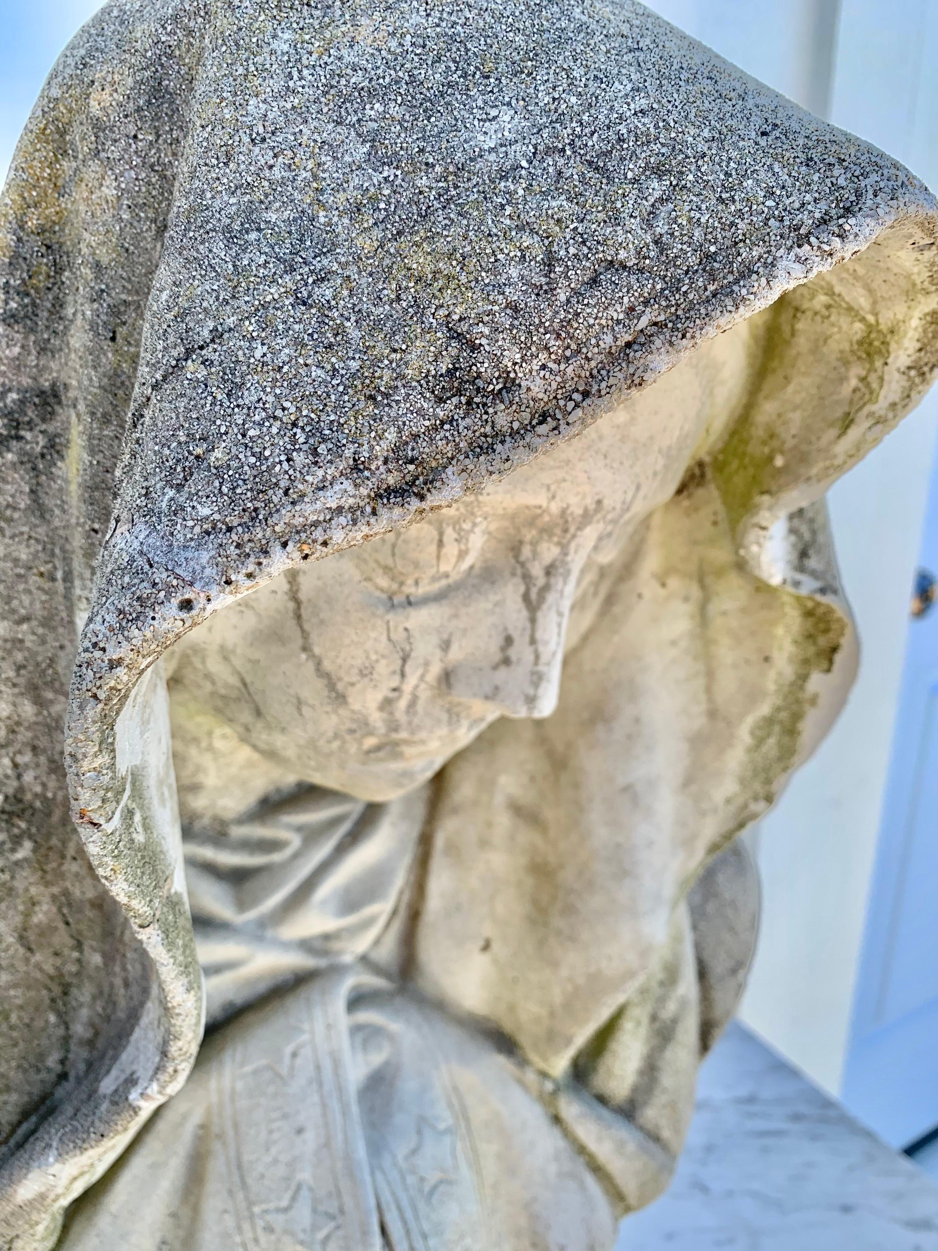 Französische Madonna-Büstenstatue aus Beton des frühen 20. Jahrhunderts im Angebot 8