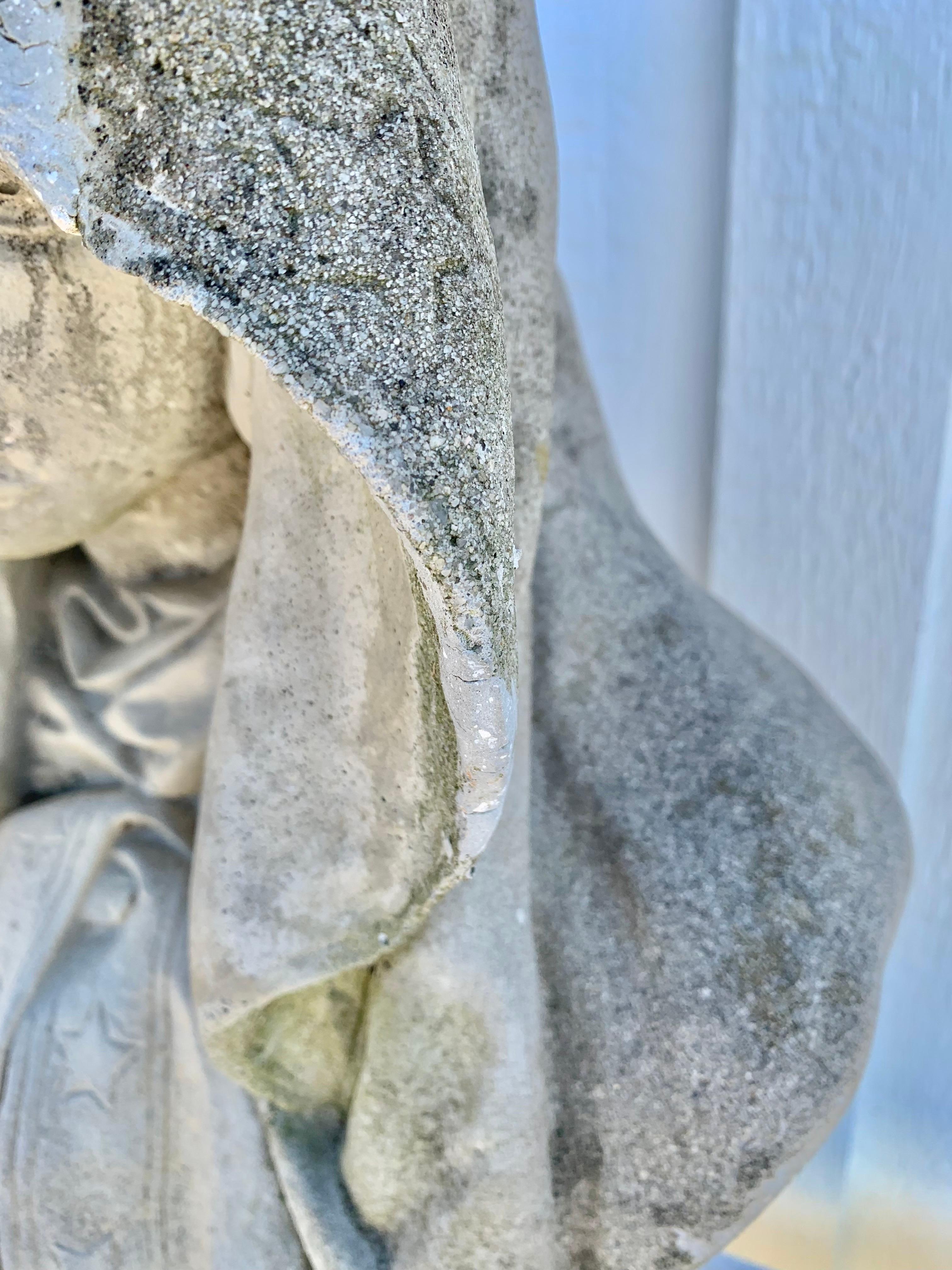 Französische Madonna-Büstenstatue aus Beton des frühen 20. Jahrhunderts im Angebot 3
