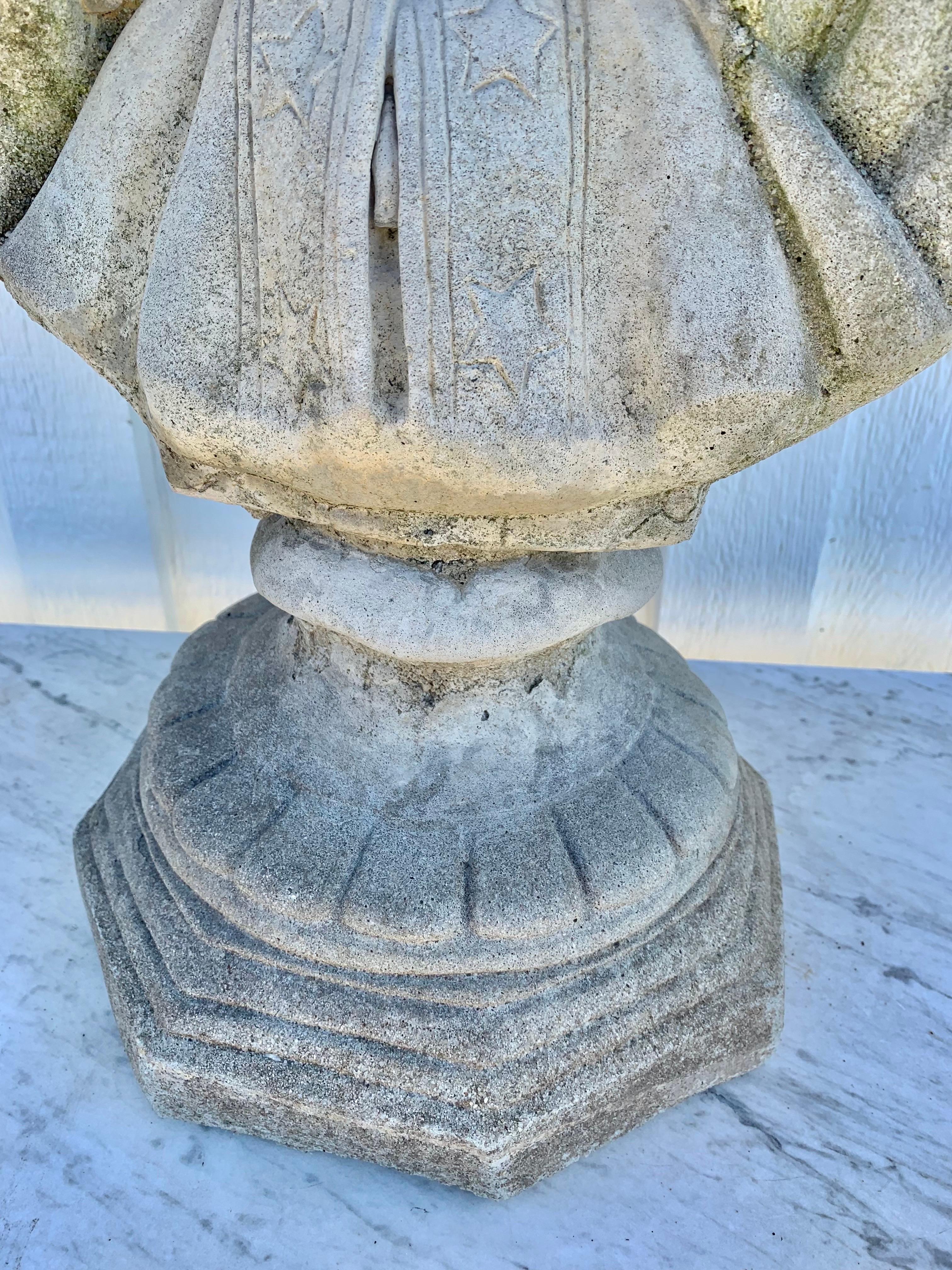 Französische Madonna-Büstenstatue aus Beton des frühen 20. Jahrhunderts im Angebot 4