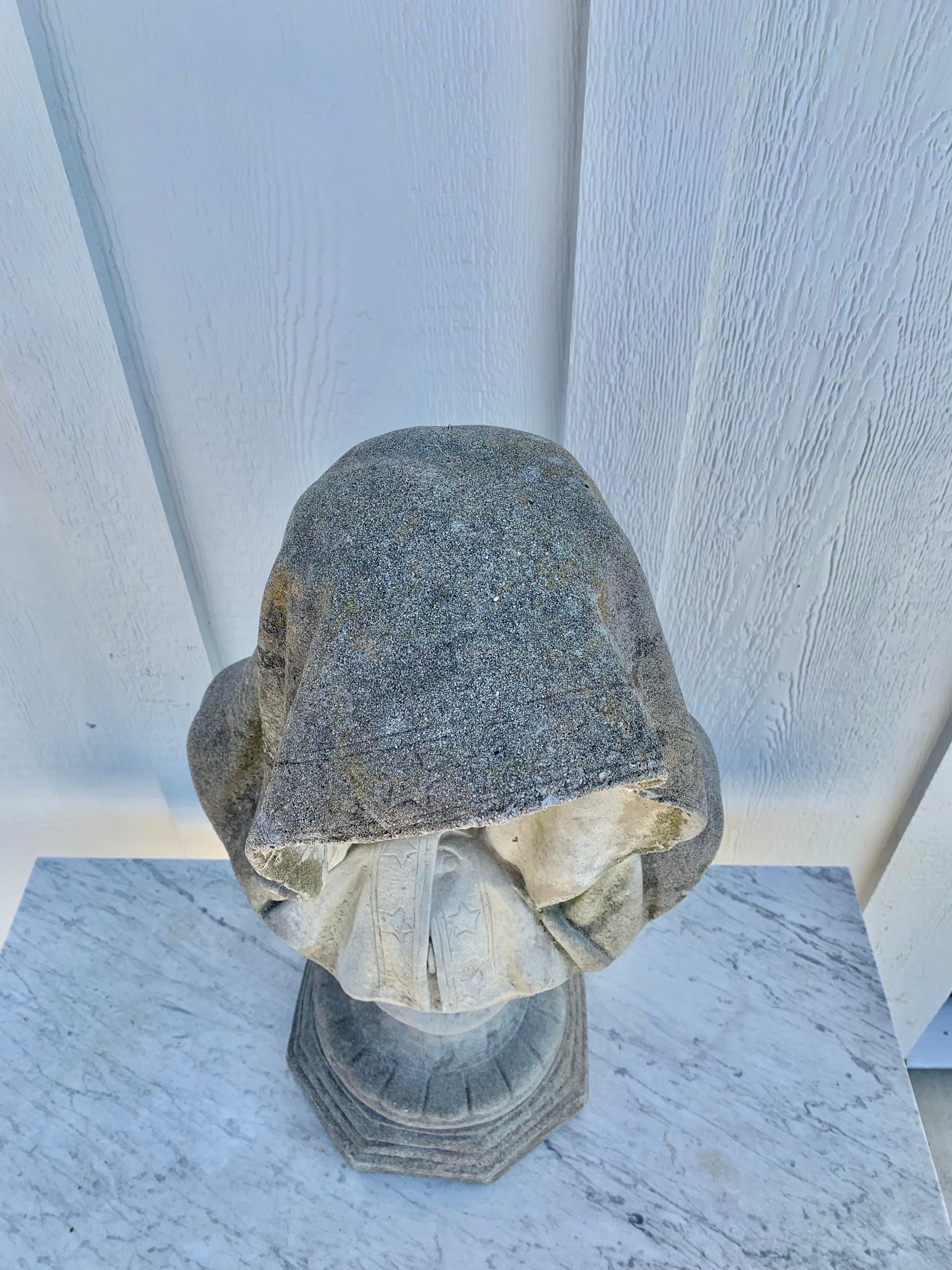 Französische Madonna-Büstenstatue aus Beton des frühen 20. Jahrhunderts im Angebot 5