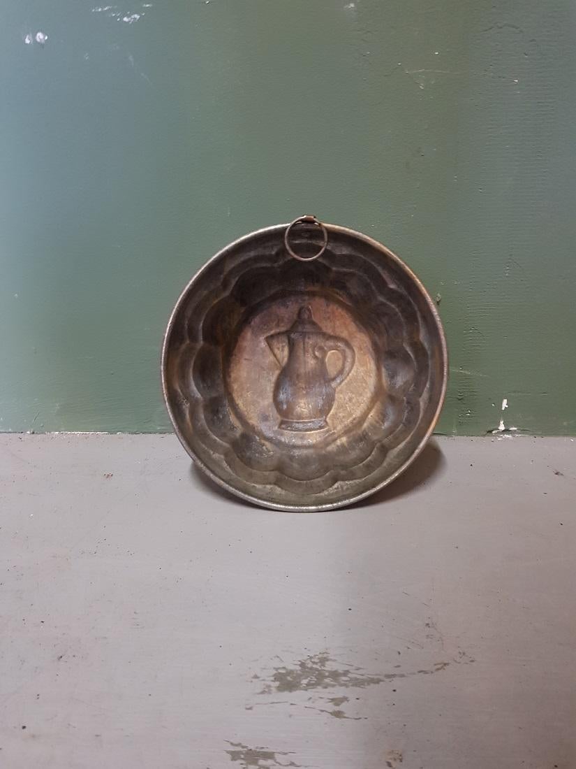 Early 20th Century French Copper Baking Mold with Relief of a Jug For Sale 2