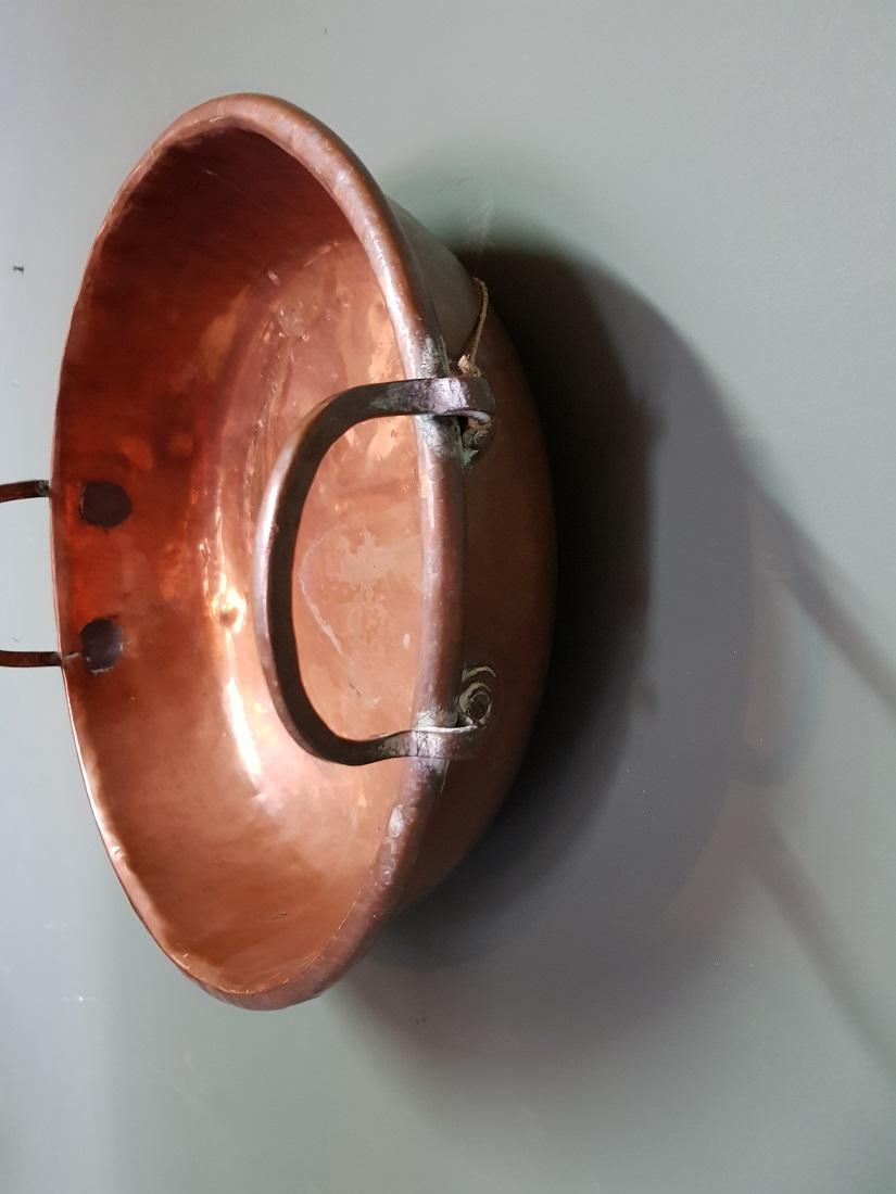Early 20th Century French Copper Jam Pan with Brass Handles In Good Condition In Raalte, NL