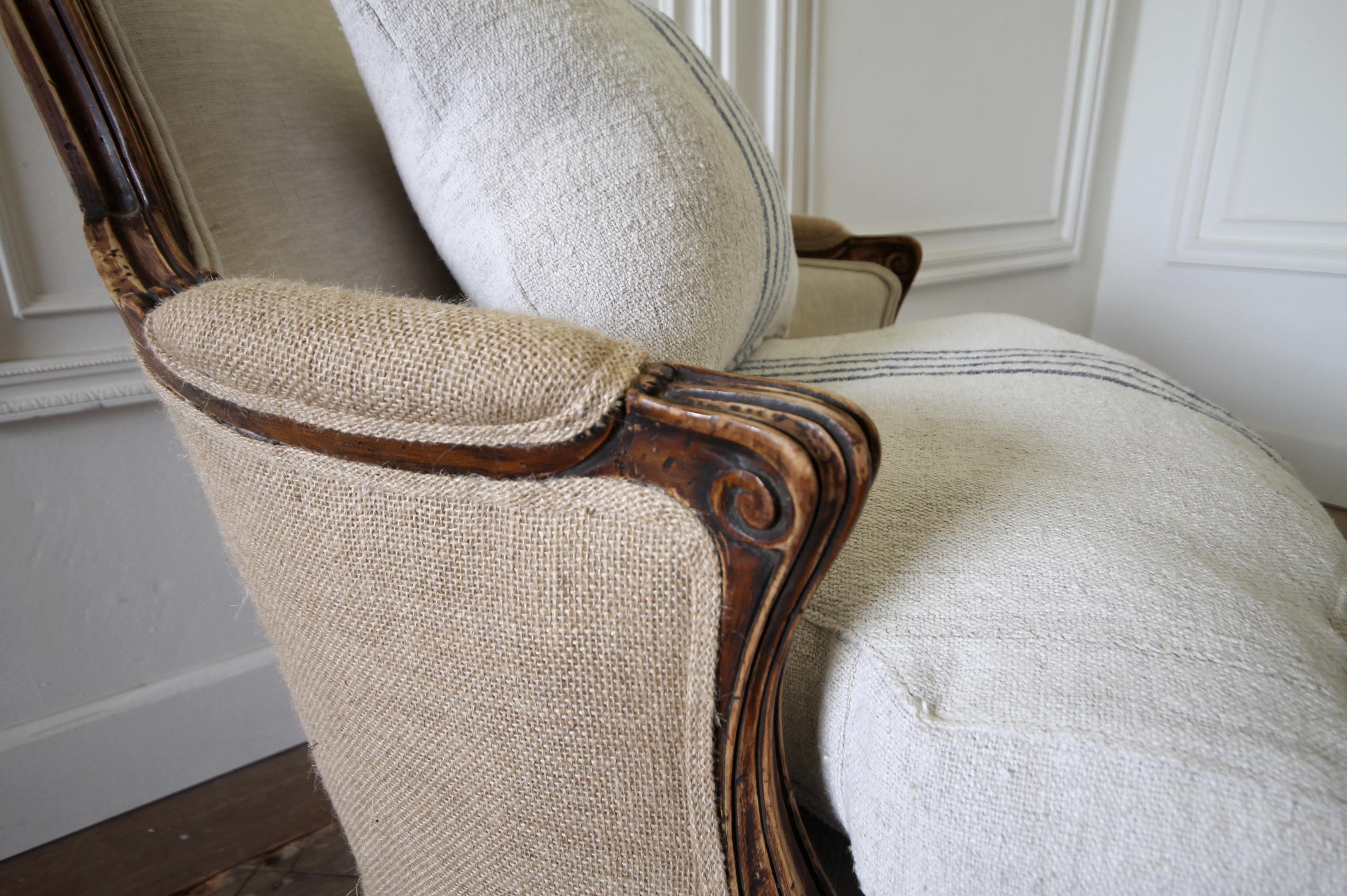Early 20th Century French Country Bergere Chair with Linen Grainsack Upholstery 6