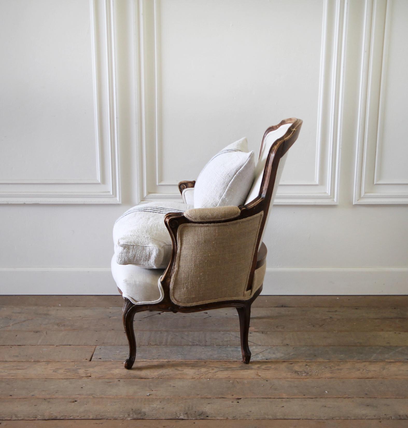 European Early 20th Century French Country Bergere Chair with Linen Grainsack Upholstery
