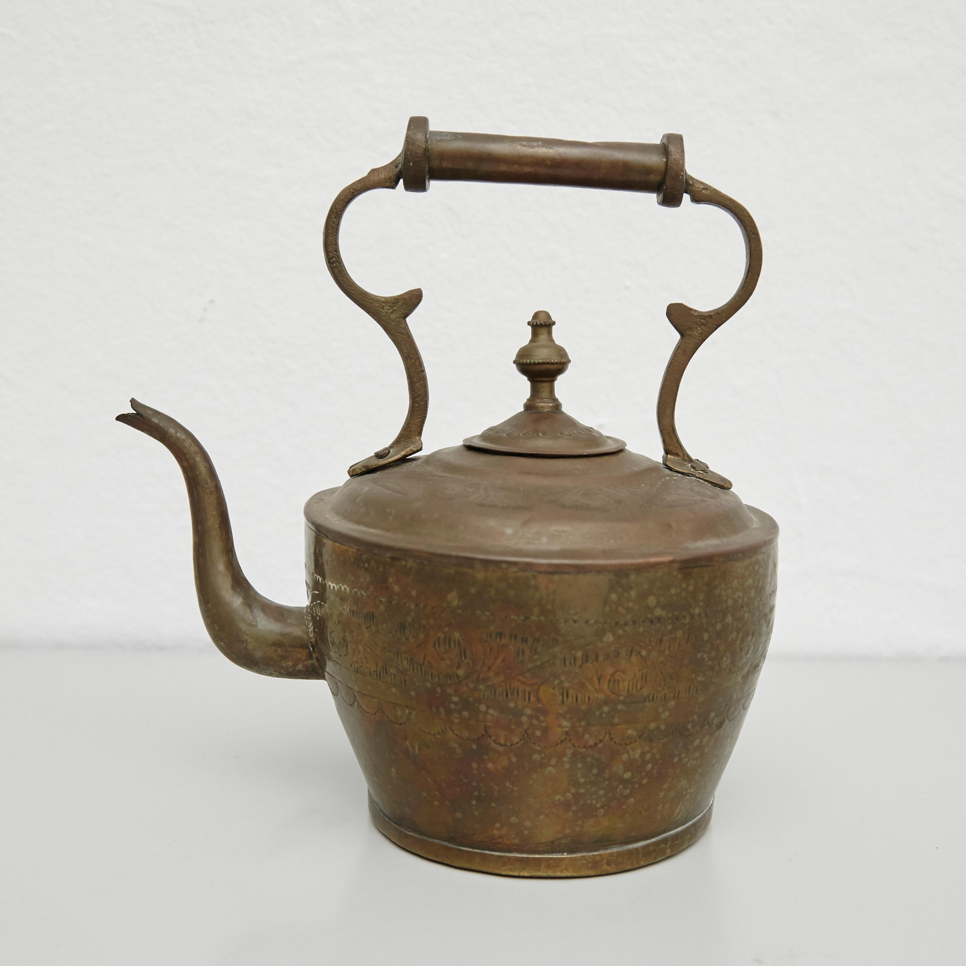 Early 20th century brass teapot.
By unknown manufacturer, France.

In original condition, with minor wear consistent with age and use, preserving a beautiful patina.

Materials:
Brass

Dimensions:
D 14 cm x W 24 cm x H 26.5 cm.