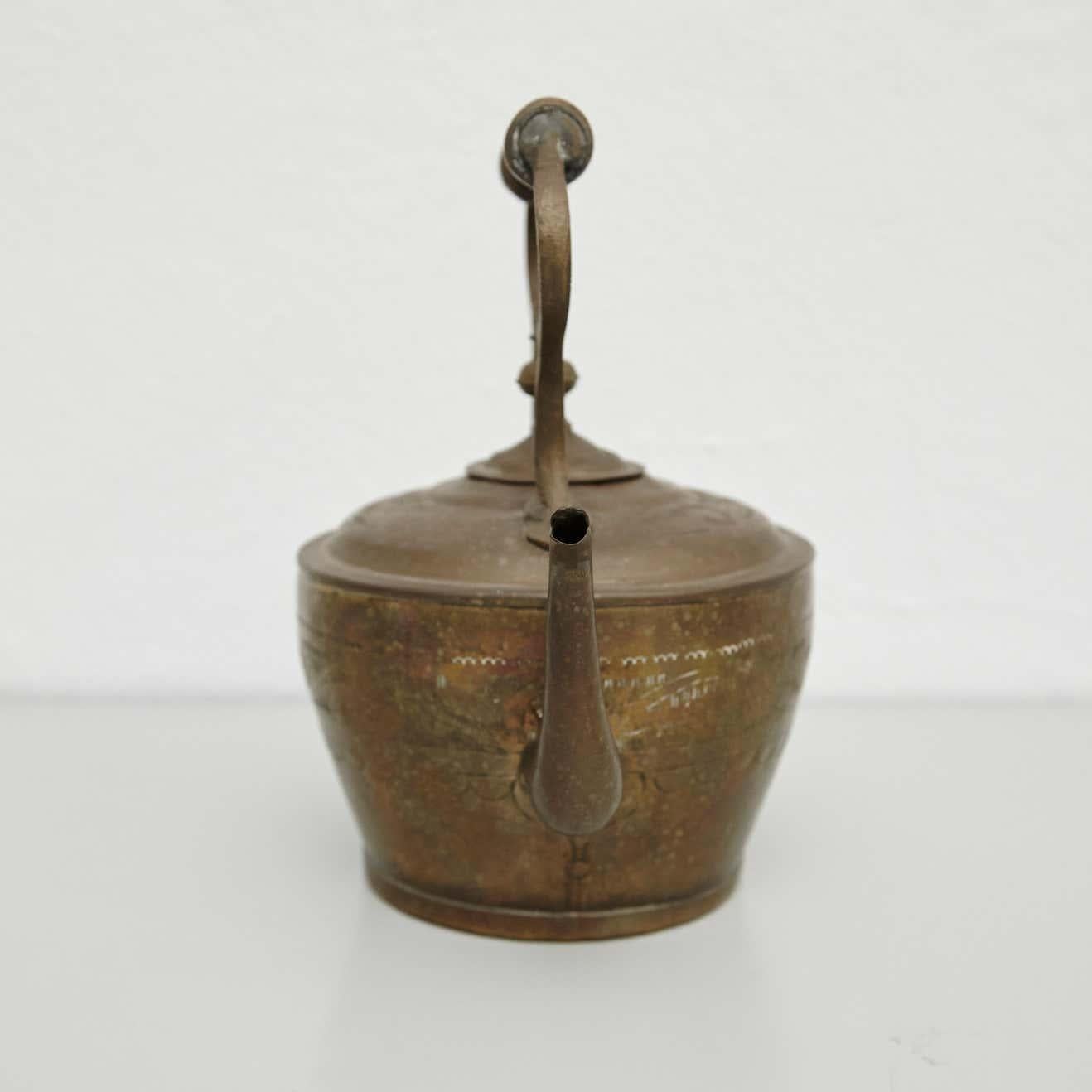 Early 20th Century French Country Brass Teapot In Good Condition For Sale In Barcelona, ES