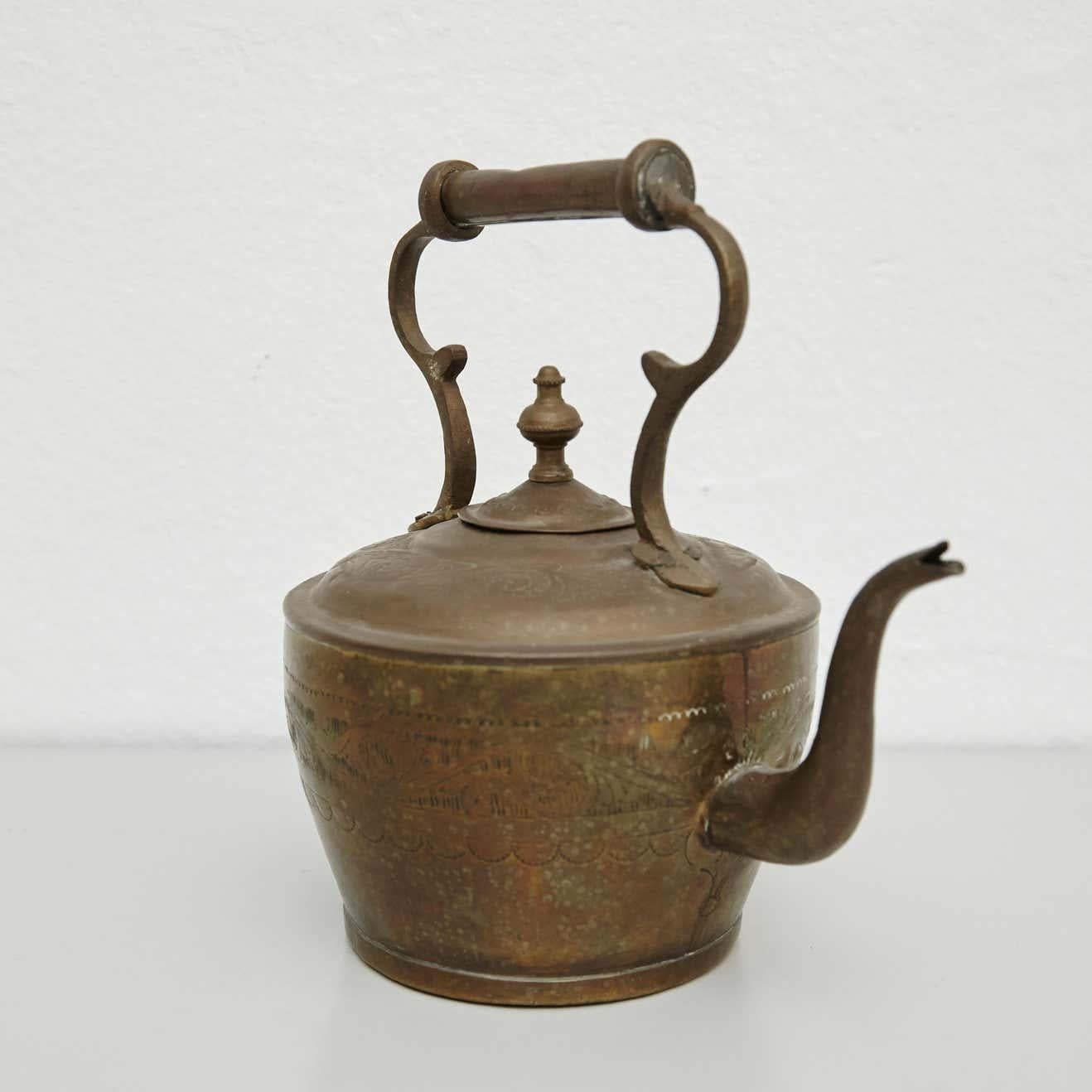 Early 20th Century French Country Brass Teapot In Good Condition For Sale In Barcelona, Barcelona