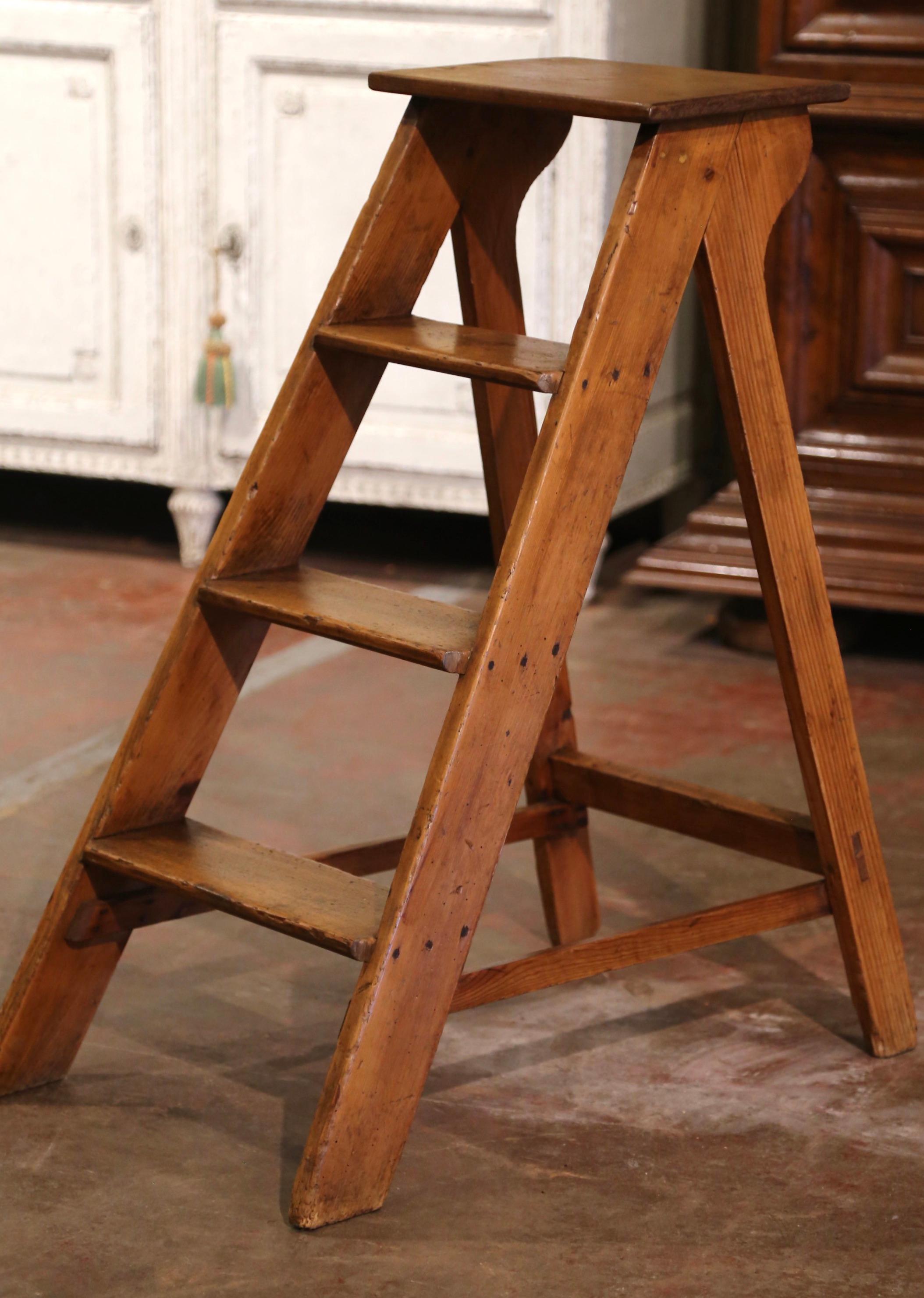 Early 20th Century, French Country Carved Pine Four-Step Library Ladder 3