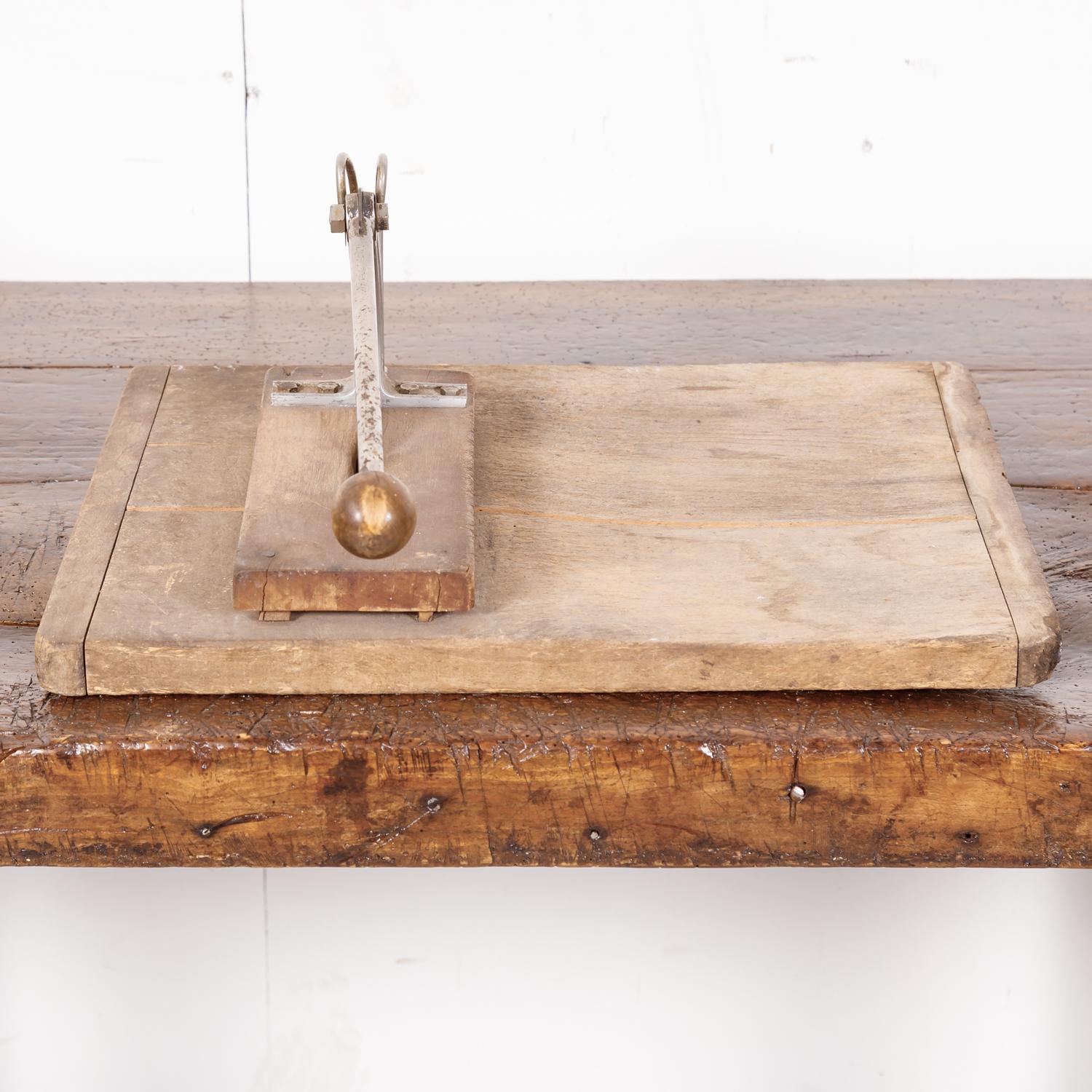 Bois Cuillère à pain avec planche de style guillotine française du début du 20e siècle