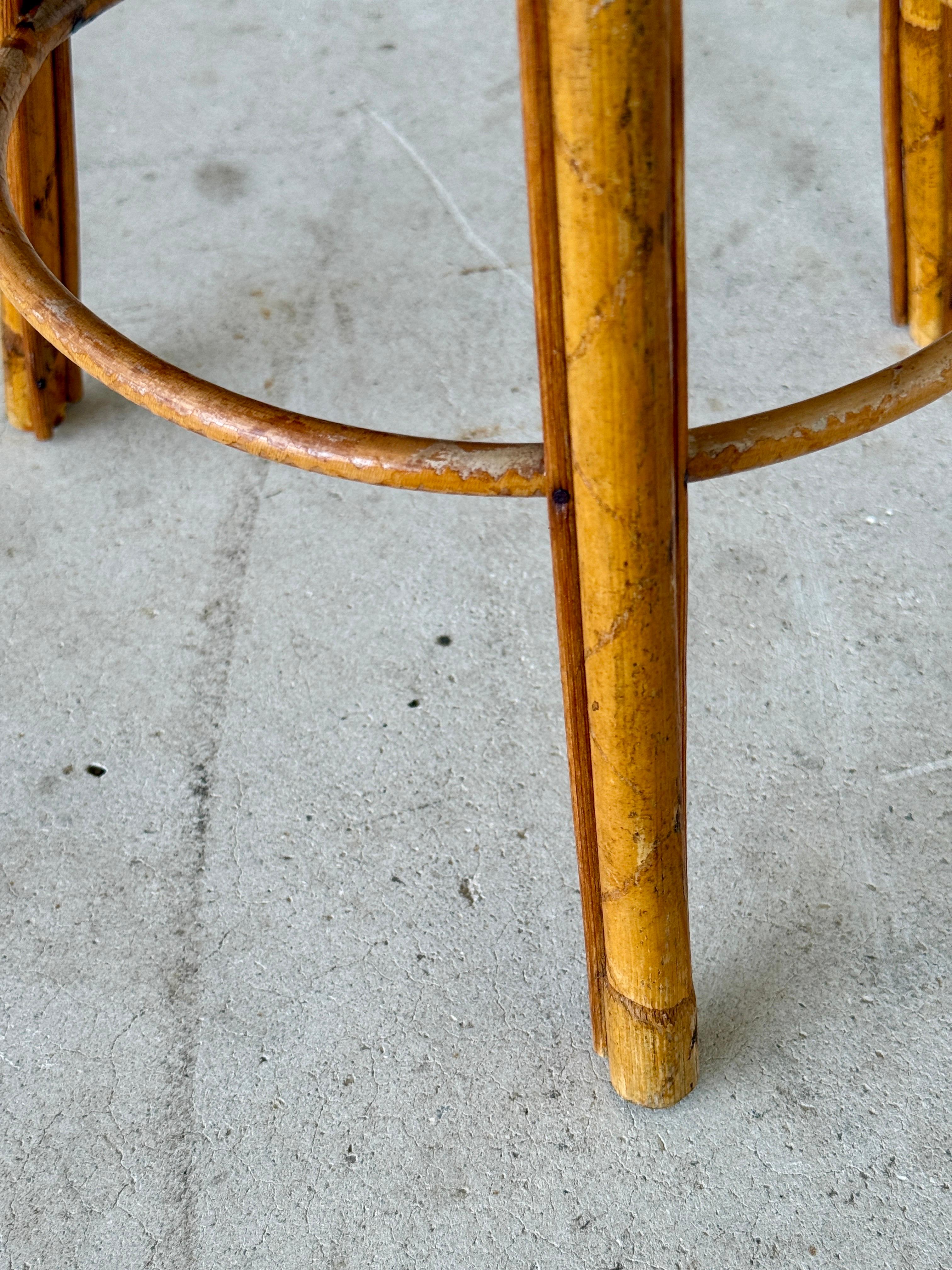 Rattan Piantana in rattan intrecciato a mano di inizio XX secolo in vendita