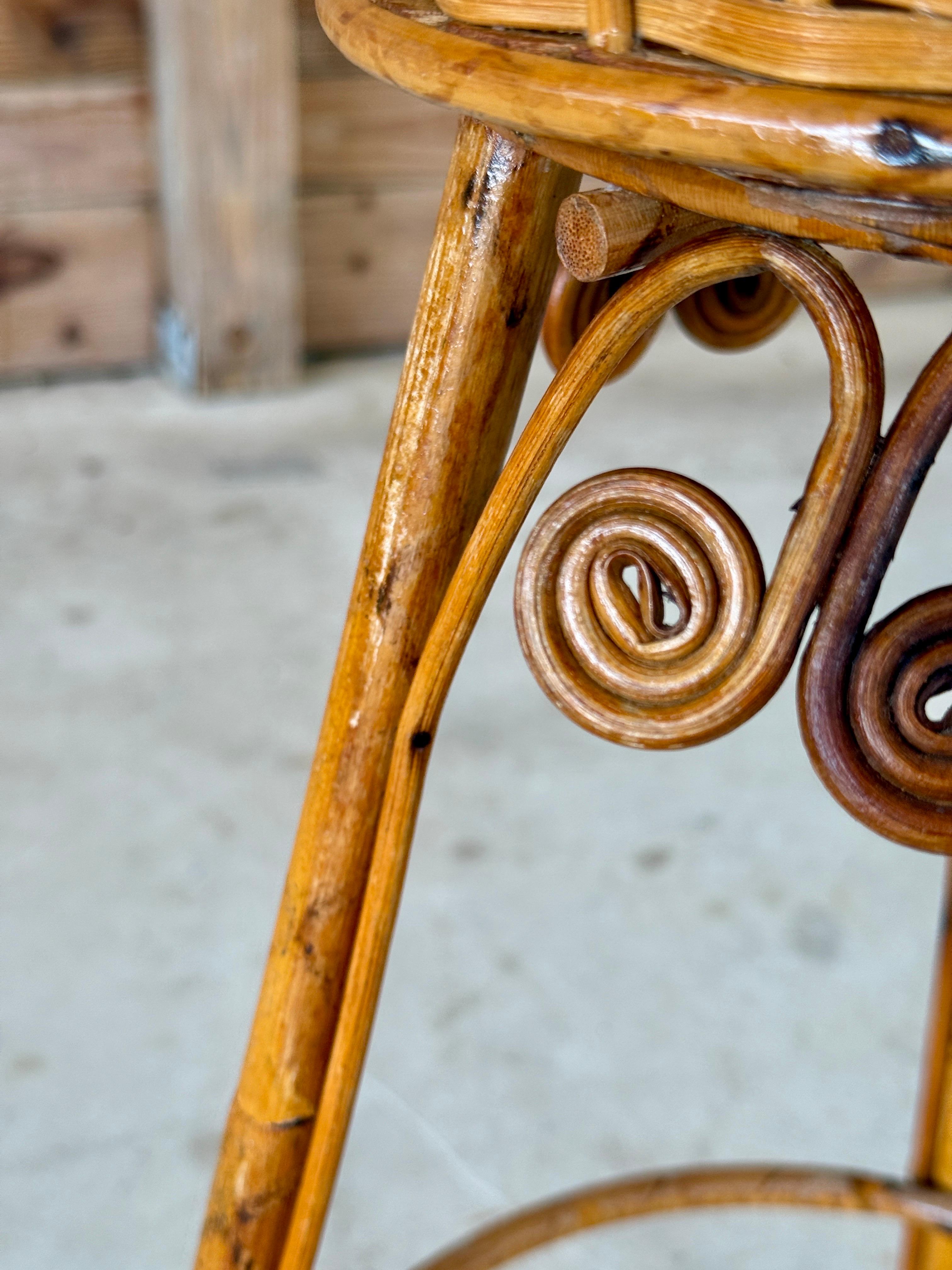 Piantana in rattan intrecciato a mano di inizio XX secolo in vendita 2