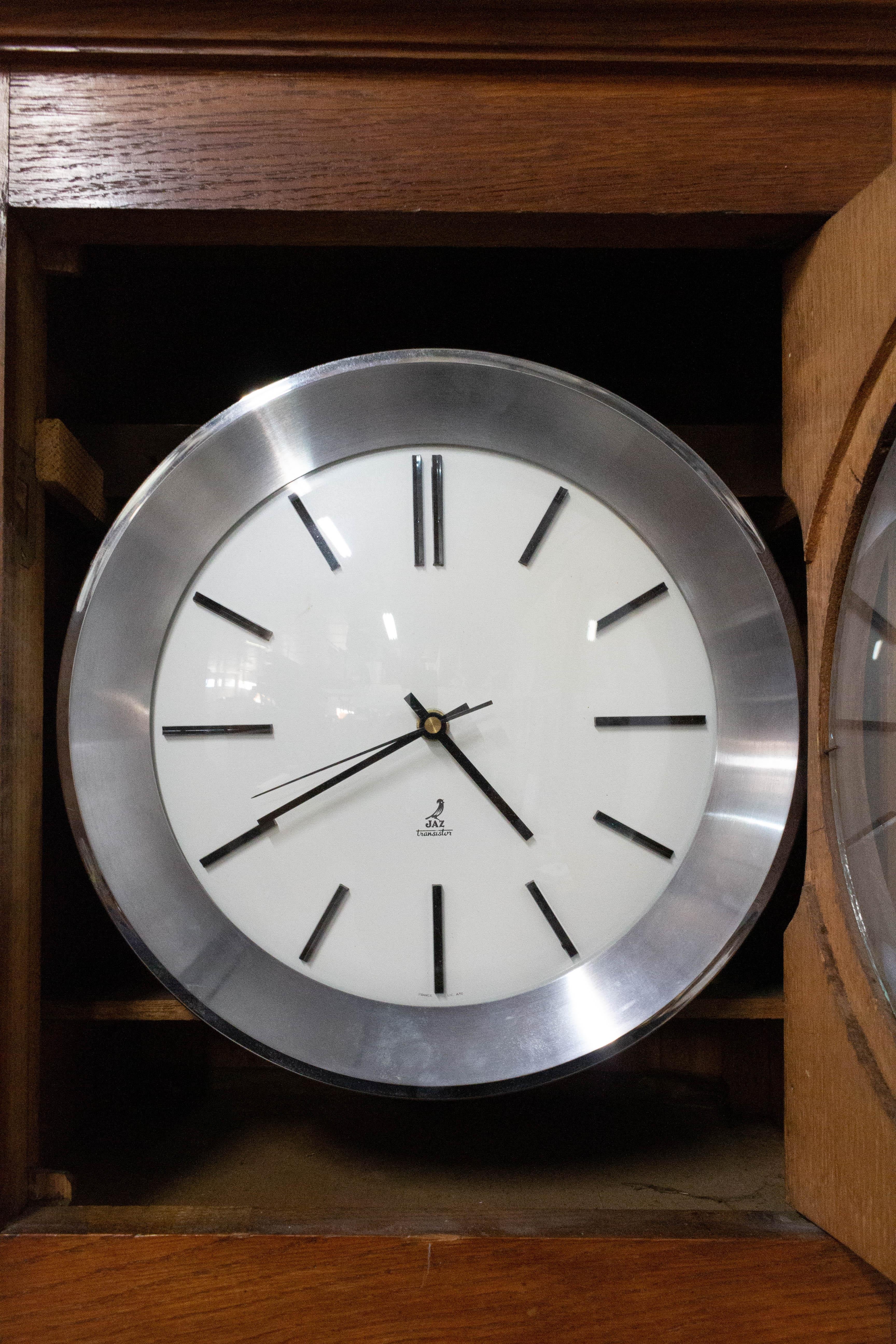Horloge grand-père du début du 20e siècle à armoire française en forme de buffet Art Nouveau en vente 3