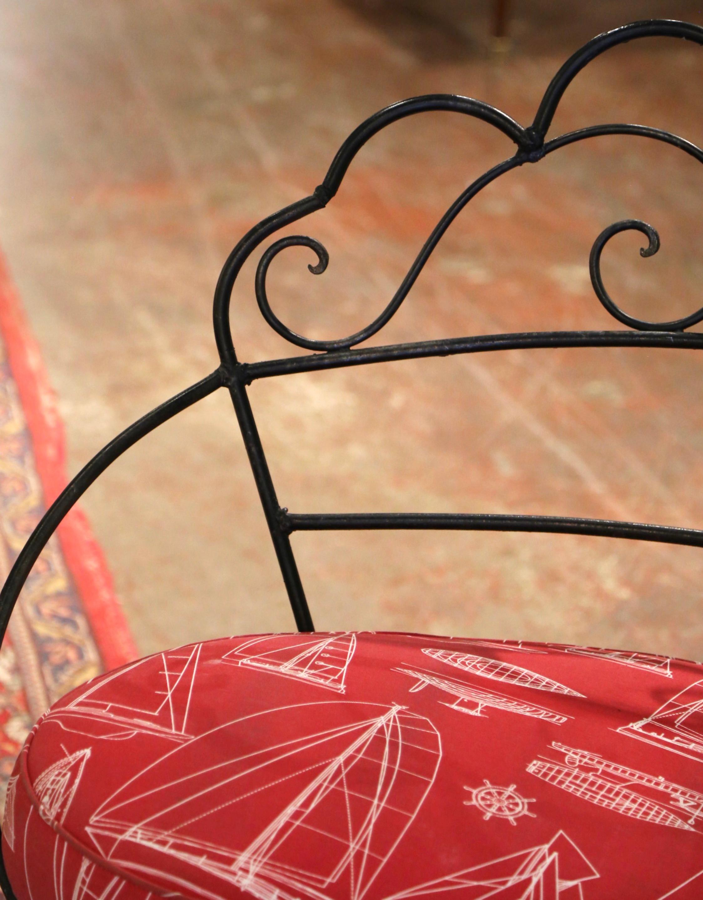 Early 20th Century French Curved Two-Seat Iron Garden Bench Settee from Normandy In Excellent Condition In Dallas, TX