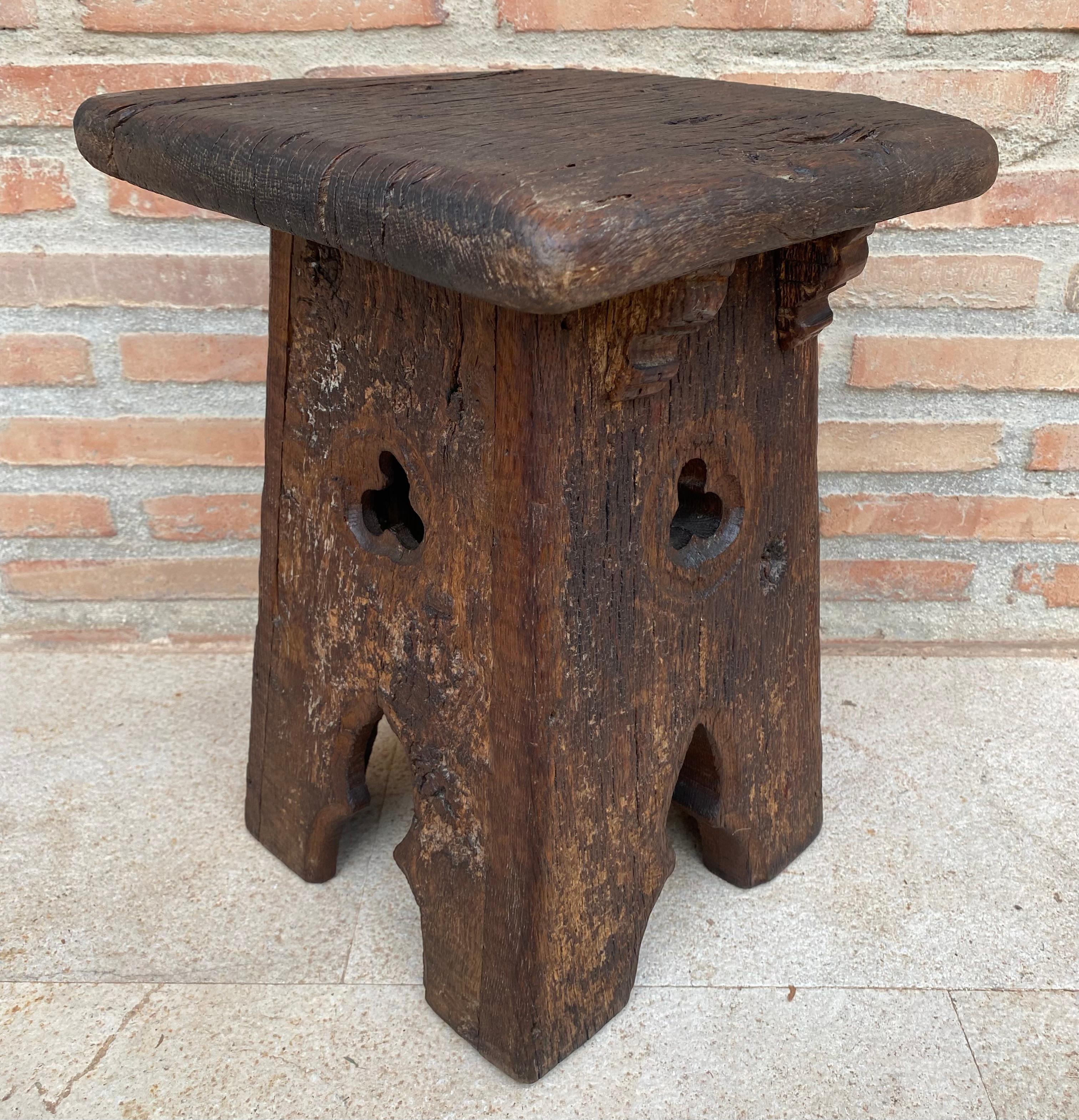 Provincial français Tabouret en chêne foncé français du début du 20e siècle, années 1910 en vente