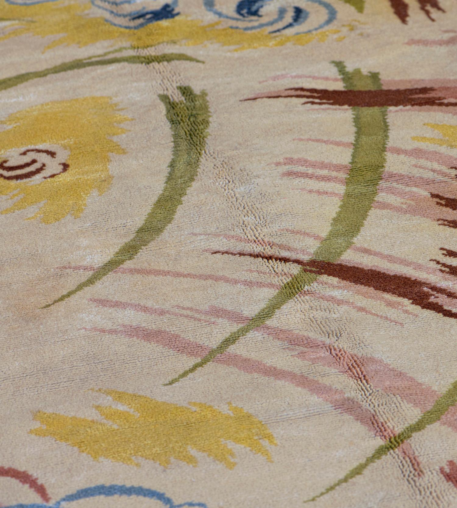 Early 20th Century Hand-Woven French Deco Wool Rug In Excellent Condition In West Hollywood, CA