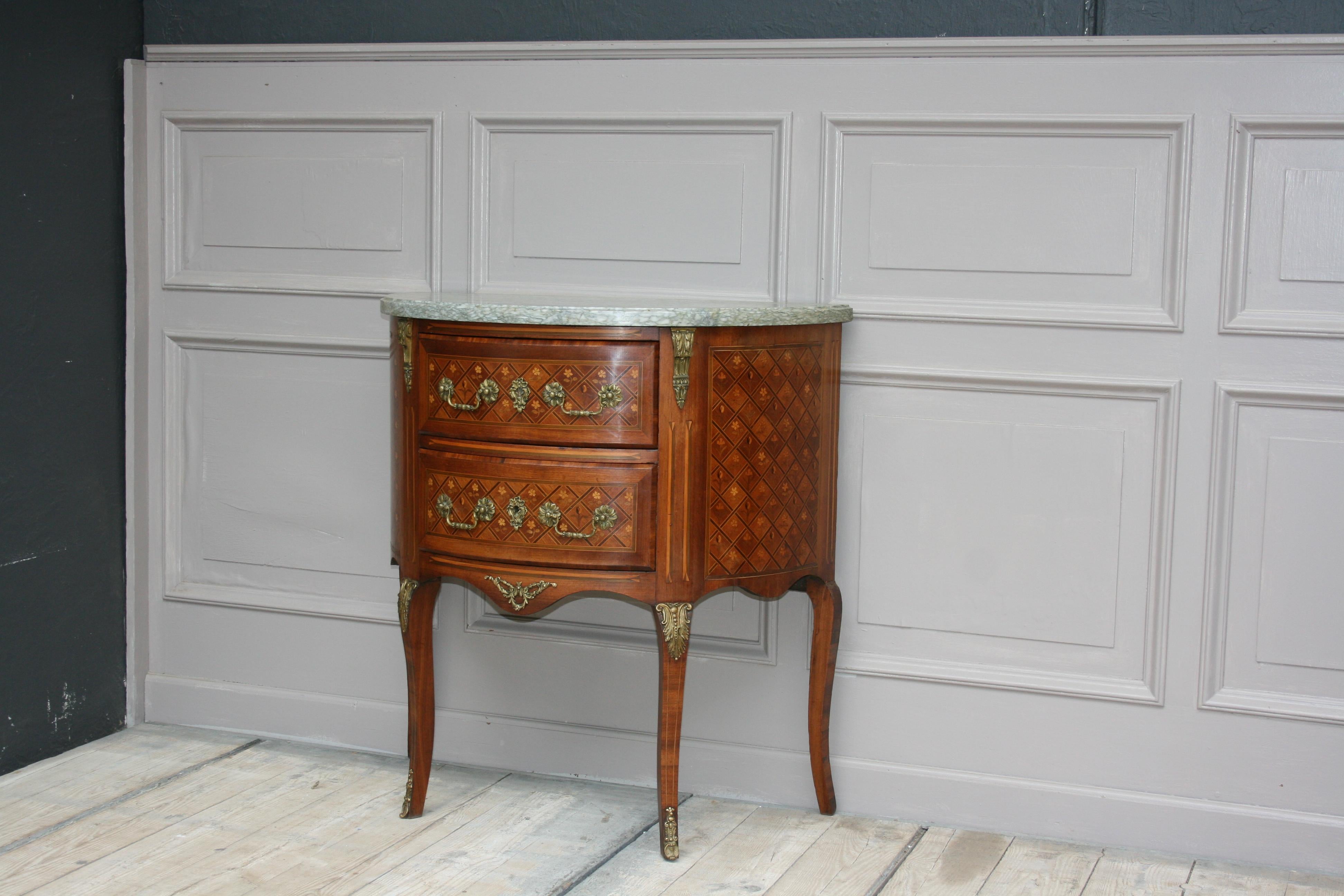 Early 20th Century French Demilune Chest of Drawers, Louis XV Style In Good Condition In Dusseldorf, DE