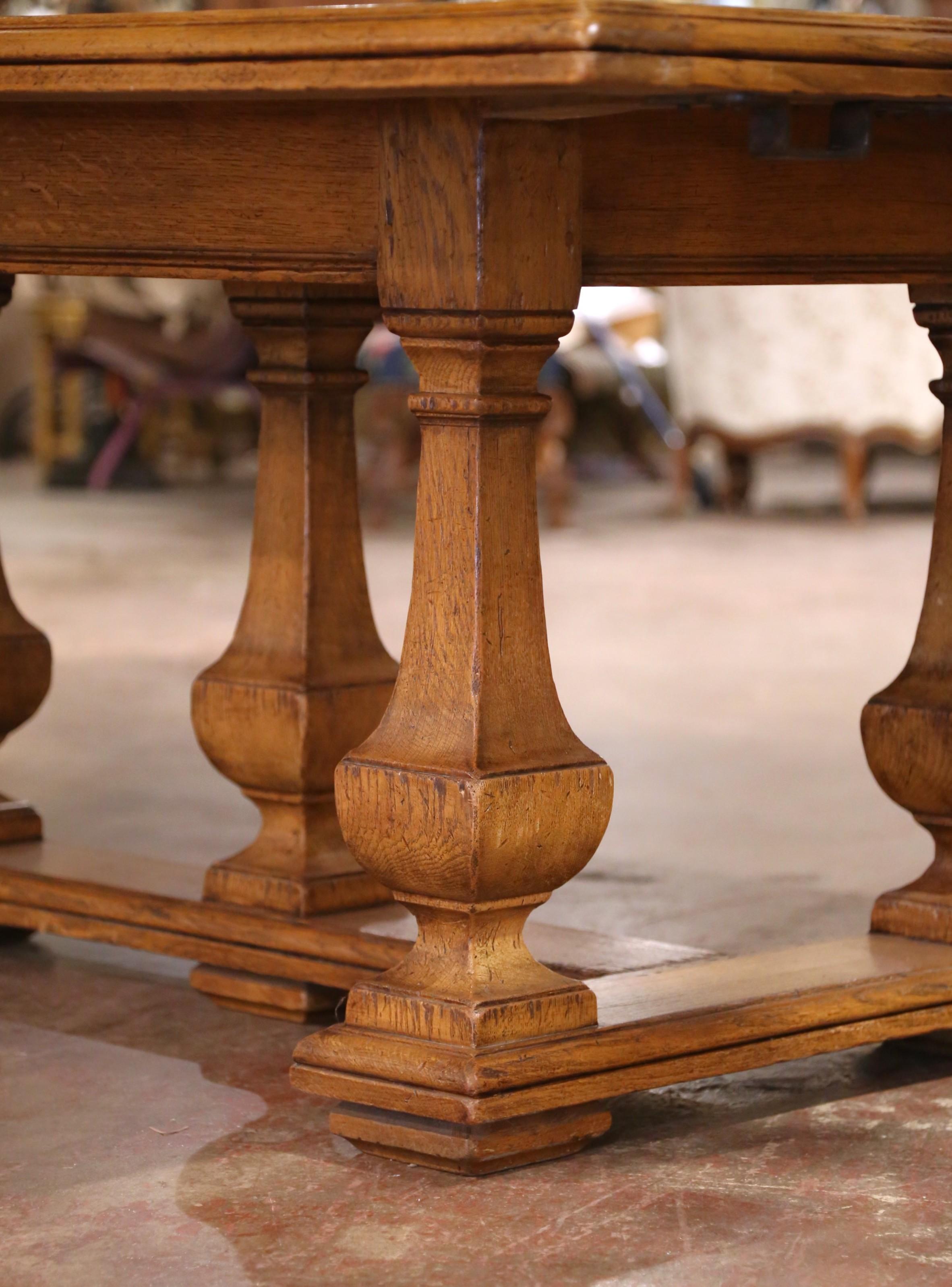 Early 20th Century French Dining Table with Parquetry Top and Two Leaves For Sale 1