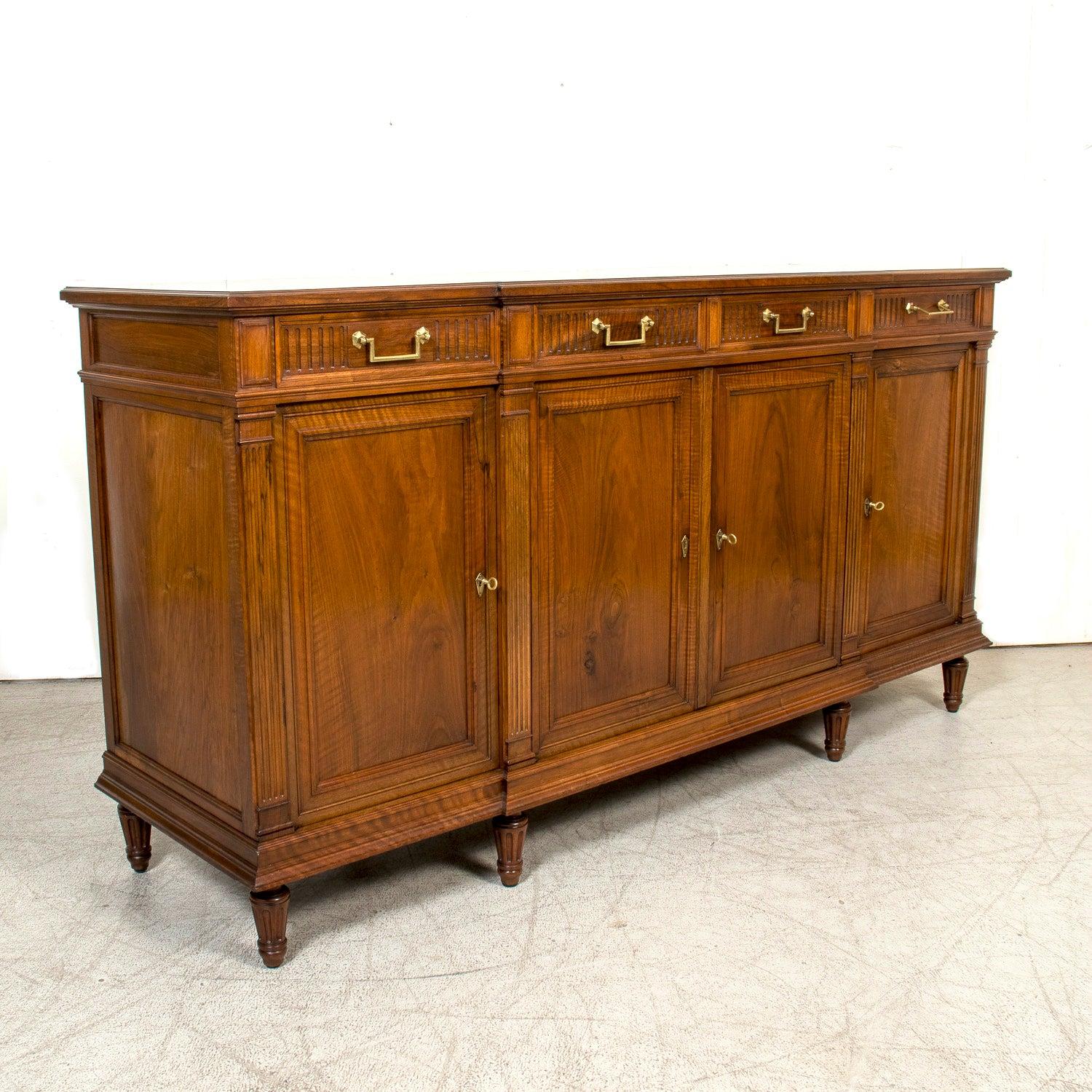 Français Buffet Enfilade en noyer de style Directoire français du début du 20e siècle